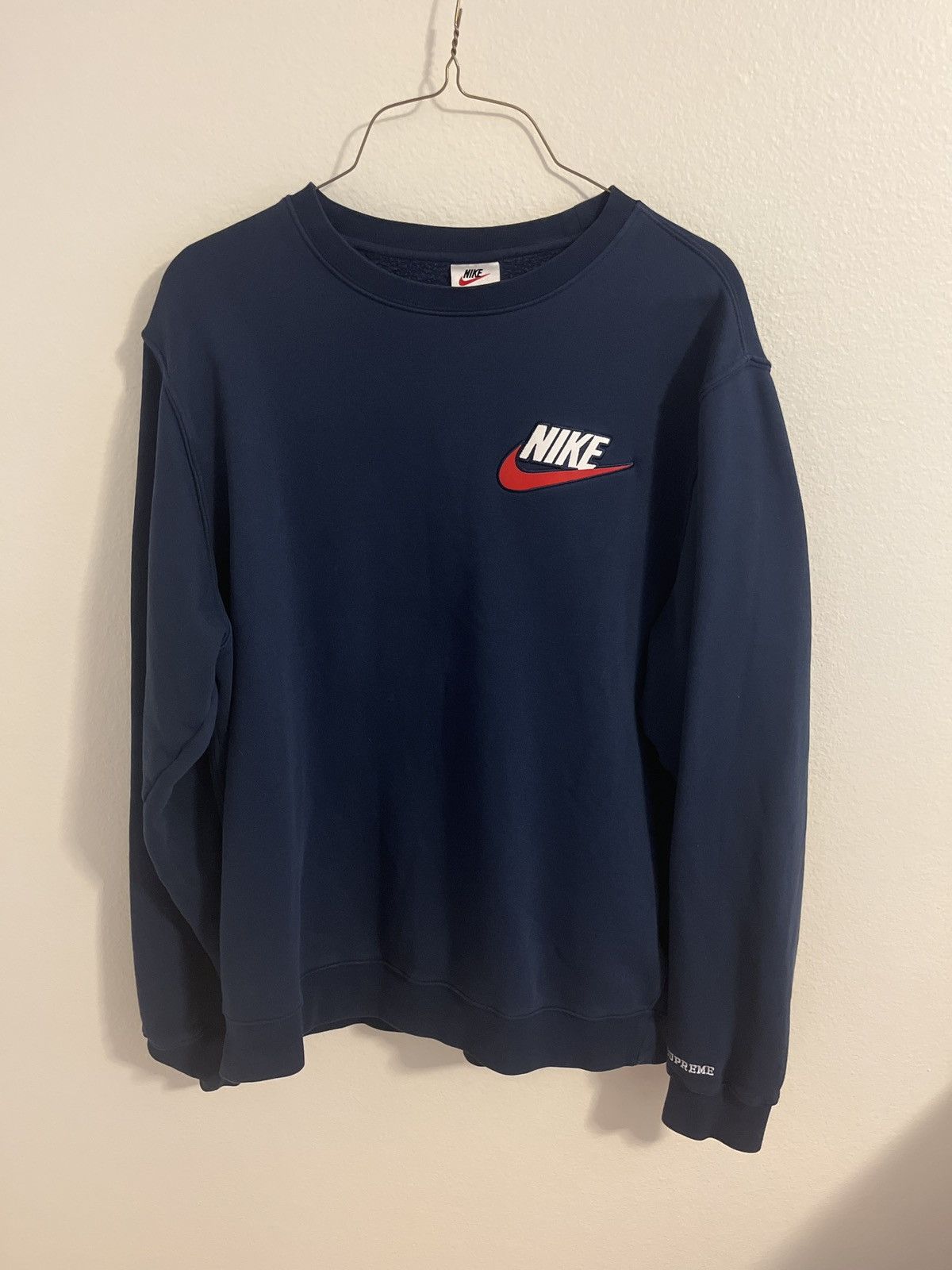 Nike crewneck supreme best sale