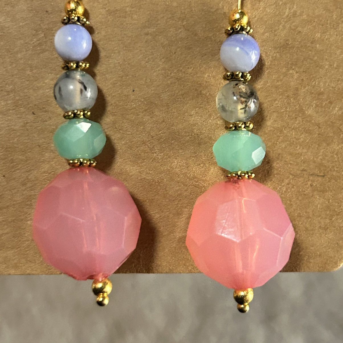 Handmade Handcrafted elegant vintage pink lucite bead earrings Size ONE SIZE - 3 Thumbnail