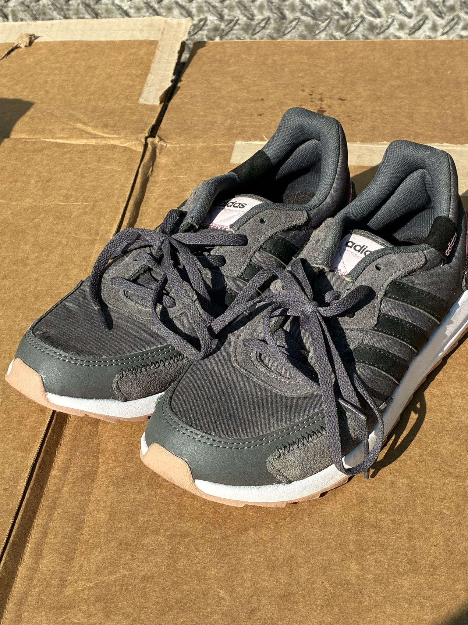 Adidas adidas Retrorun Women's Running Shoes Grey/Clear Pink FY8417 Size US 7.5 / IT 37.5 - 5 Thumbnail
