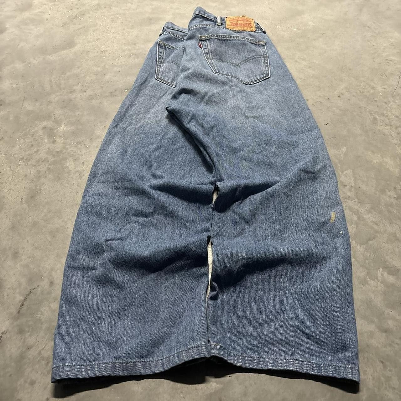 Levi's × Vintage Crazy Vintage Y2K/2000s Grunge Levi’s Faded Medium Wash Essential Denim Jeans! Size US 36 / EU 52 - 4 Thumbnail