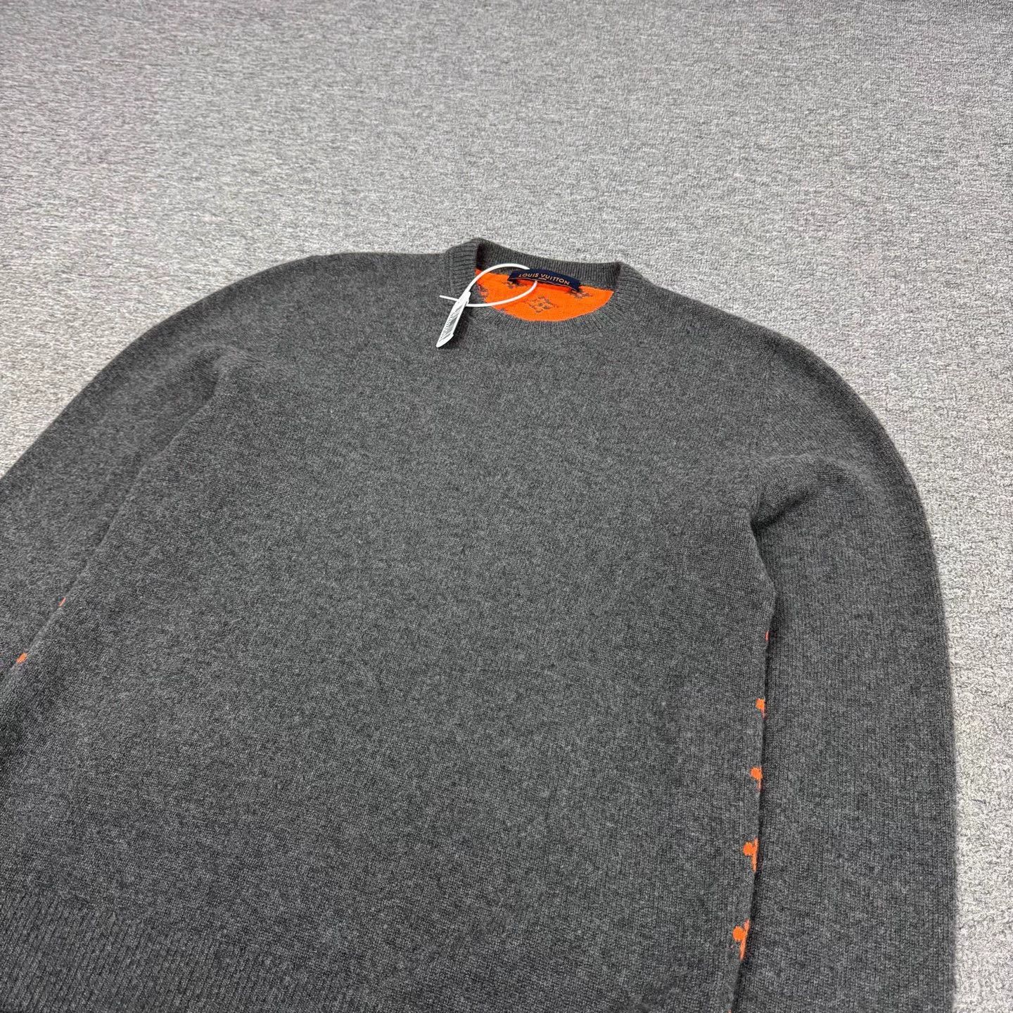 Louis Vuitton LV all over monogram knit cashmere sweater 97 new XL Size US XL / EU 56 / 4 - 3 Thumbnail