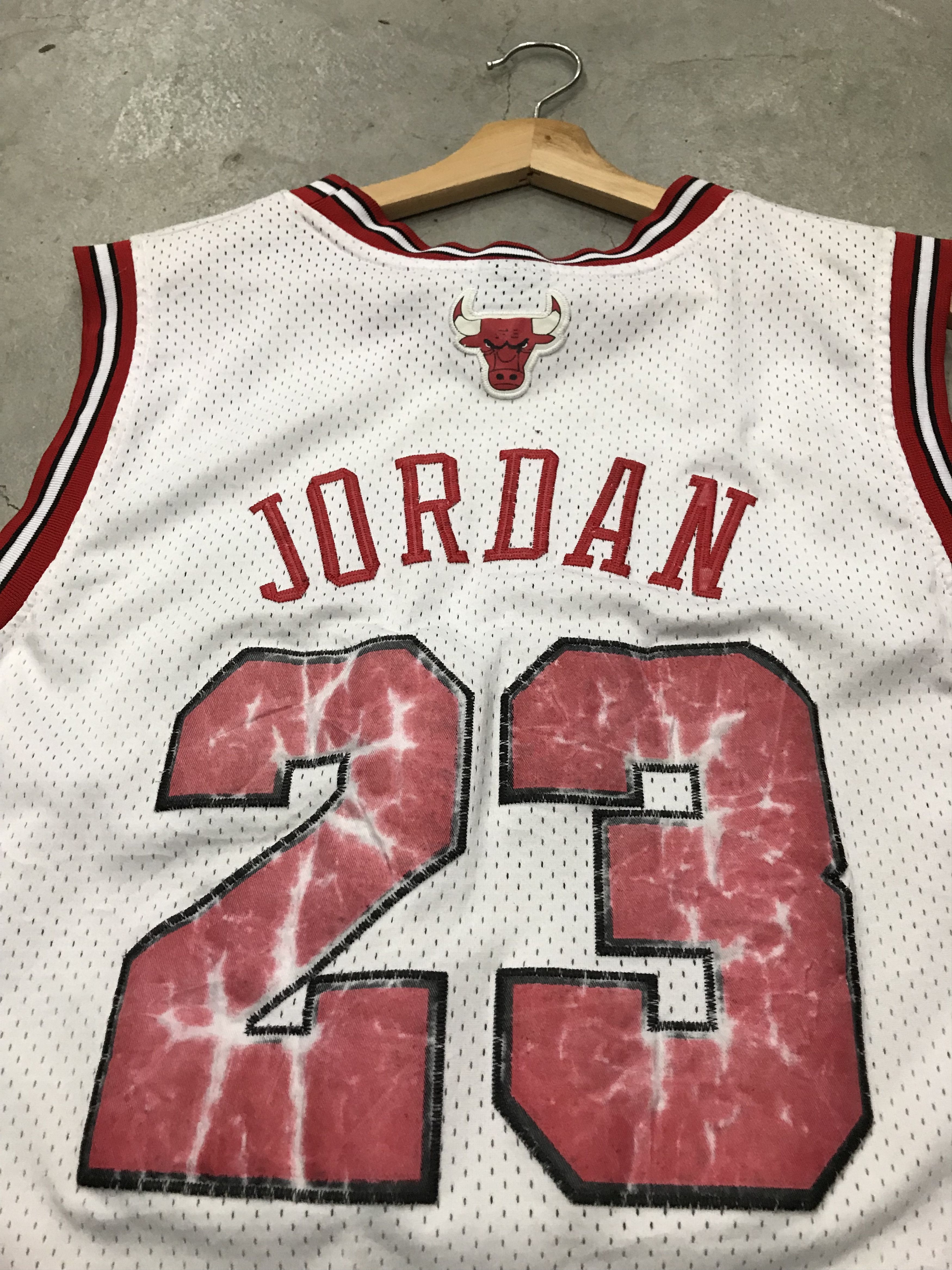 Nike Nike Chicago Bulls 23 Size US XL / EU 56 / 4 - 10 Thumbnail