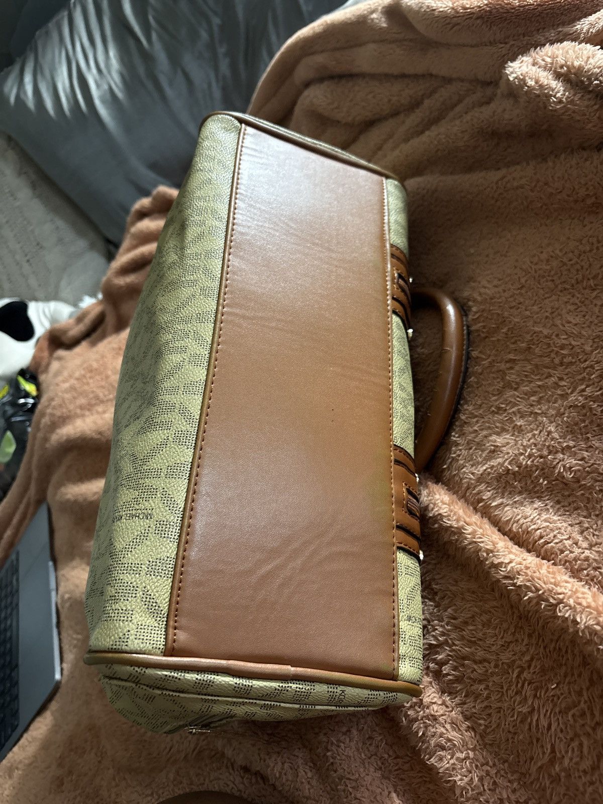 Michael Kors Michael Kors Duffle Style Size ONE SIZE - 5 Thumbnail