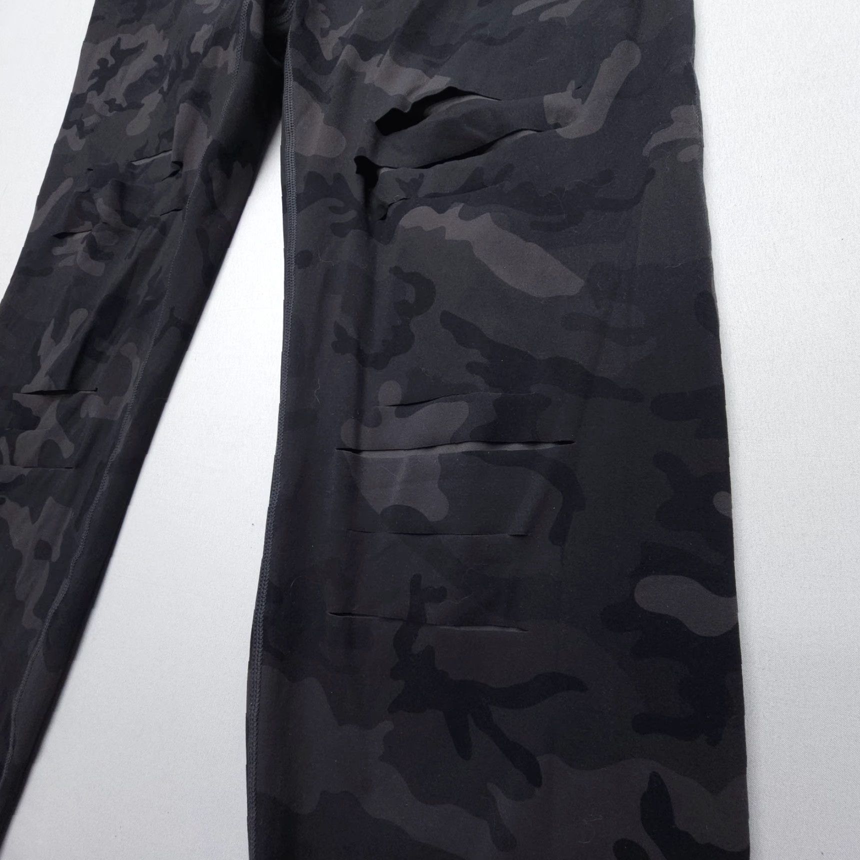Vintage VINTAGE Zyia Active Leggings Womens 16 - 18 Black Camouflage Powerhold By Fabletics Skinny 24 in Inseam Womens Size 38" / US 16 / IT 52 - 4 Thumbnail