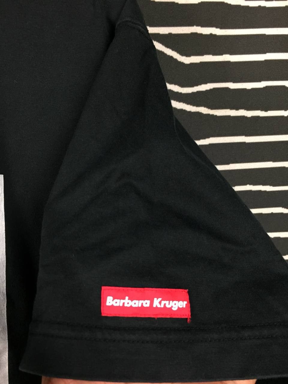Barbara Kruger Uniqlo Barbara Kruger "I Shop Therefore I am" Art Tee Size US L / EU 52-54 / 3 - 4 Thumbnail