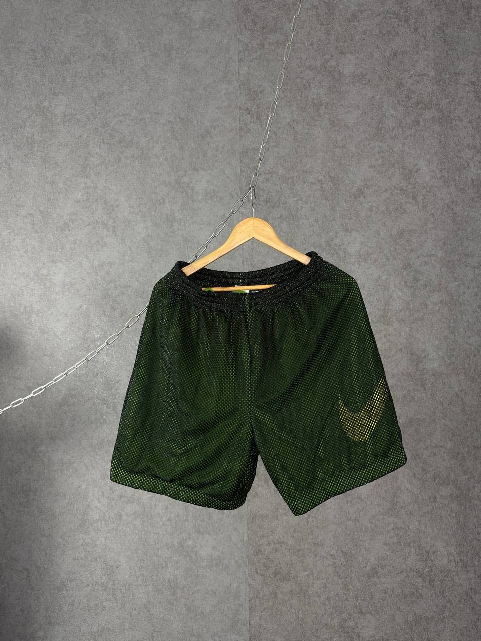 Nike Nike big swoosh vintage shorts Size US 34 / EU 50 - 1 Thumbnail