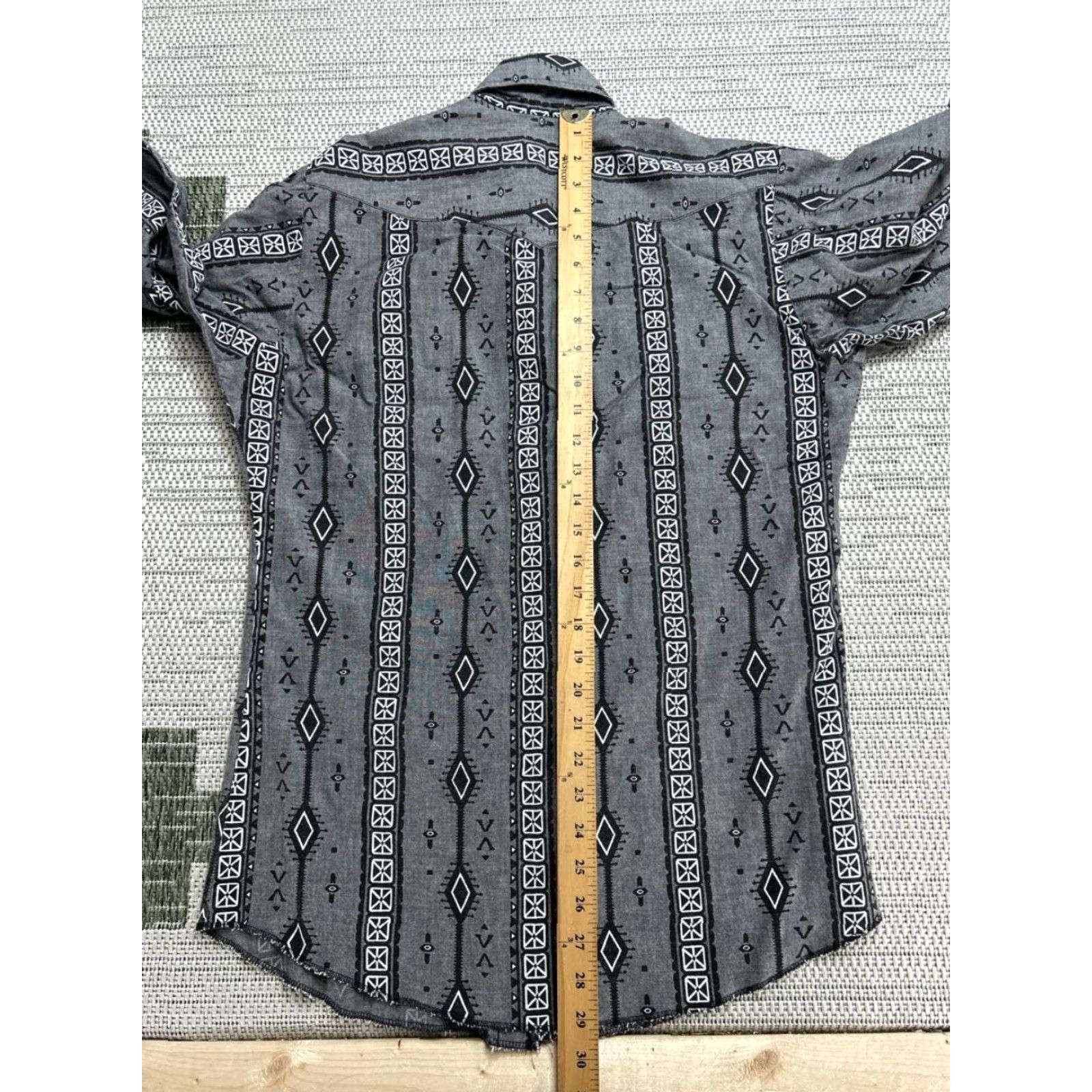 Vintage Panhandle Slim Shirt Mens 15.5 Gray Black Cotton Aztec Geometric Western Collar Slimming Casual Dress Shirt Mens Medium? Size US L / EU 52-54 / 3 - 6 Thumbnail