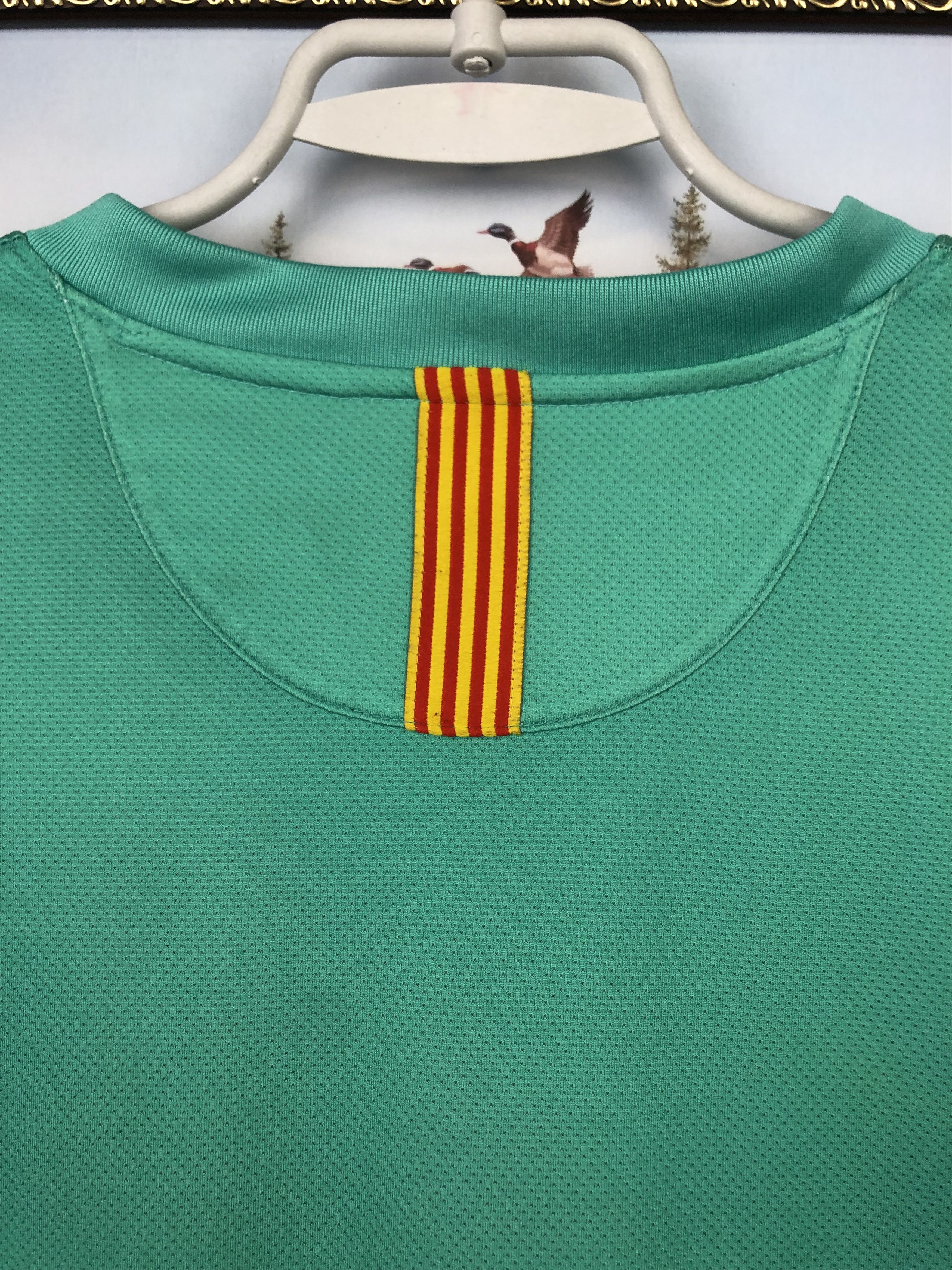 Nike Barcelona football shirt 2010 Soccer Nike Jersey Camiseta Size US L / EU 52-54 / 3 - 12 Thumbnail