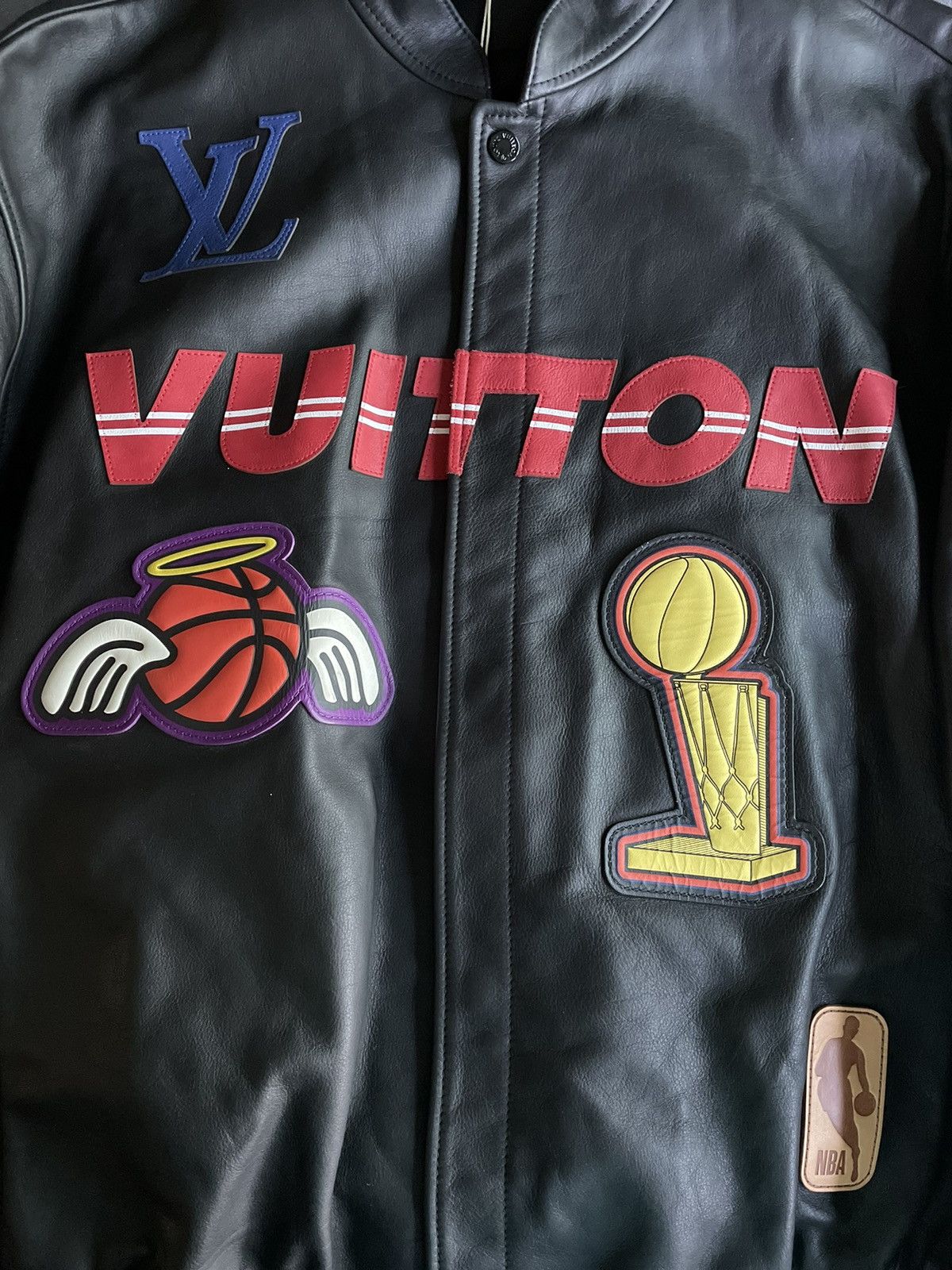 Louis Vuitton Louis Vuitton NBA Logo Leather Jacket Size US XL / EU 56 / 4 - 3 Thumbnail