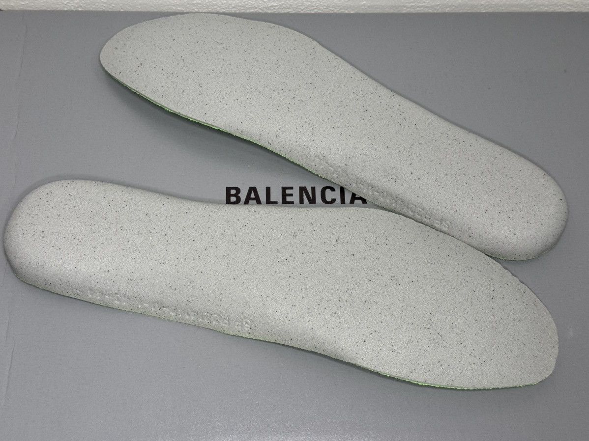 Balenciaga Balenciaga Runner Fluo Green Size US 10 / EU 43 - 16 Thumbnail