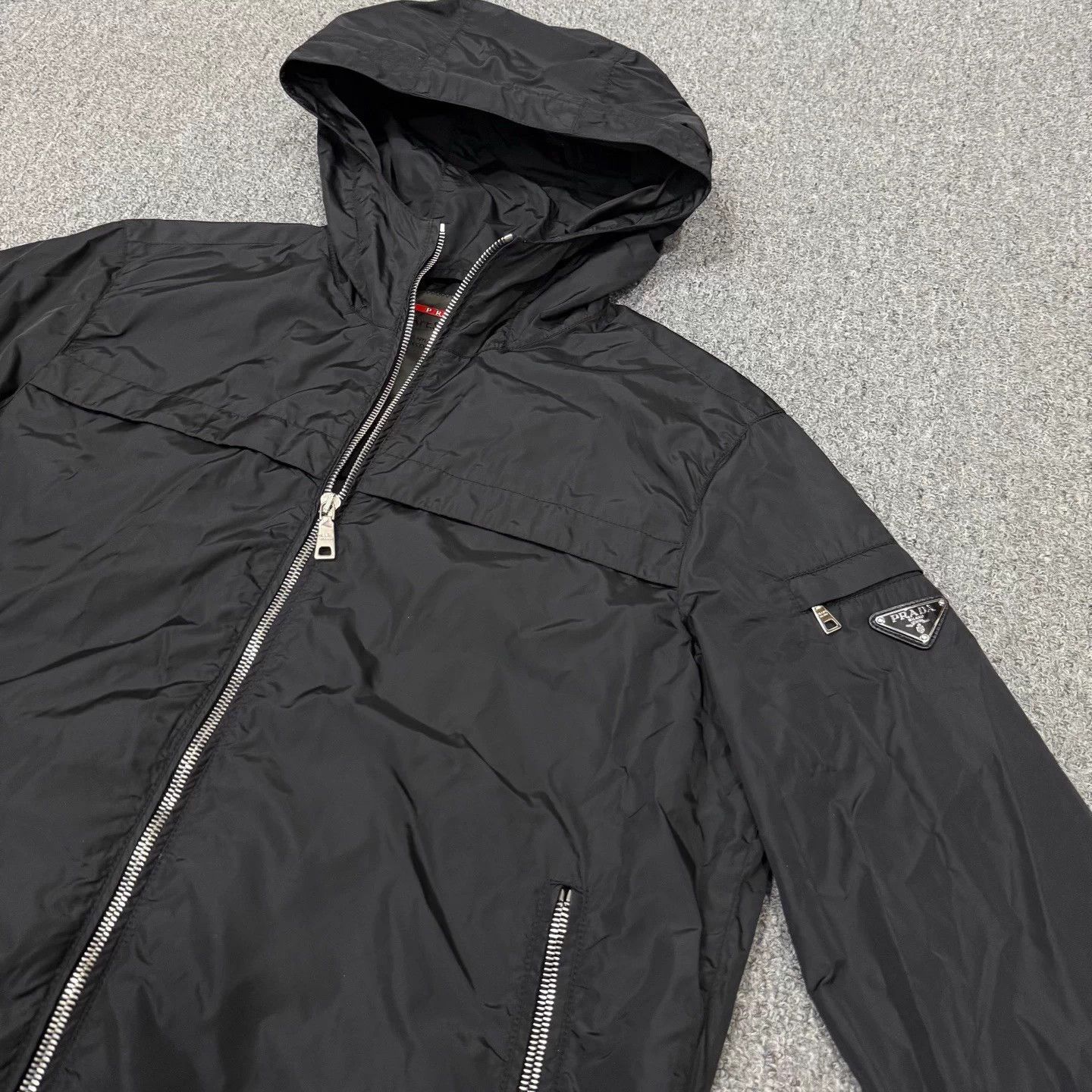 Prada Prada Black triangle logo shell jacket 48 mint Size US M / EU 48-50 / 2 - 3 Thumbnail