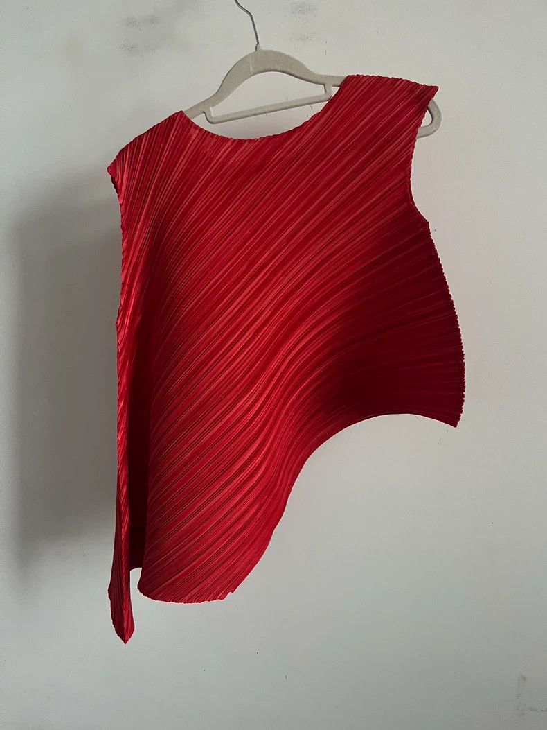 Issey Miyake Issey Miyake size:3 Red pleated vest Size S / US 4 / IT 40 - 2 Thumbnail