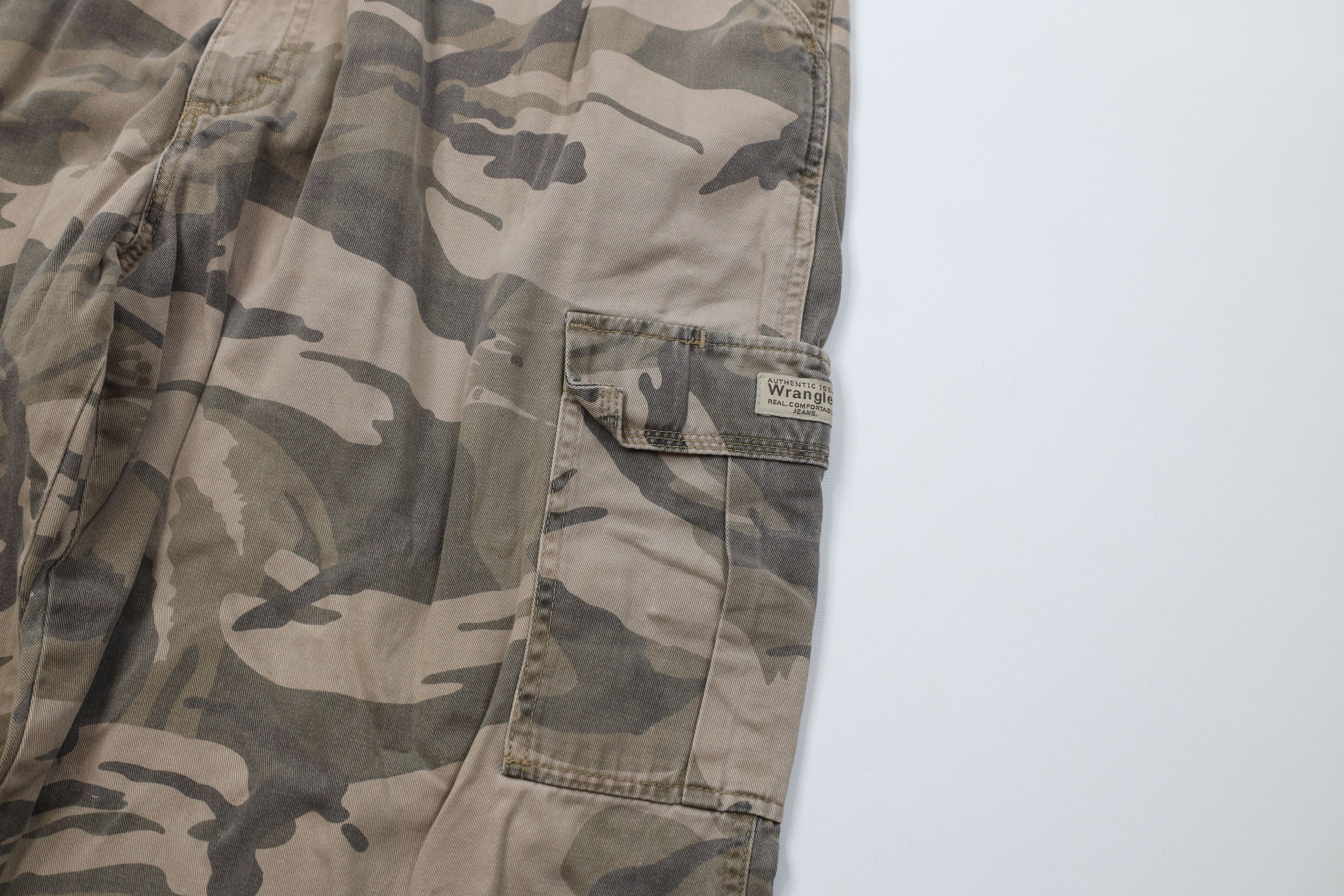 Wrangler Vintage Y2K Wrangler Baggy Wide Leg Camouflage Cargo Pants Size US 42 / EU 58 - 7 Thumbnail