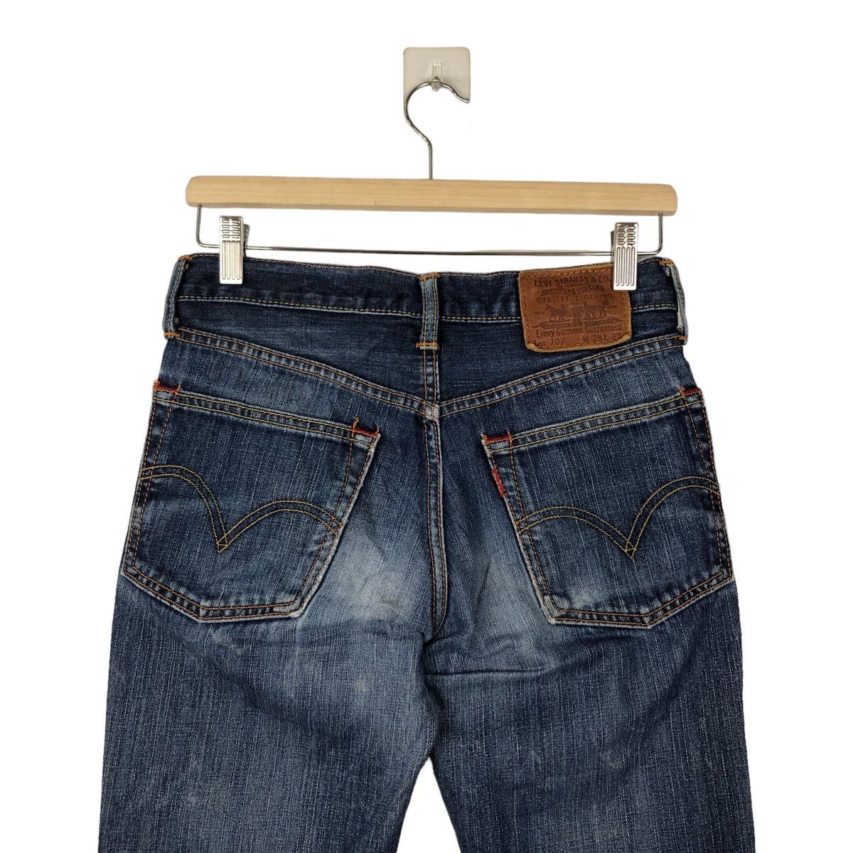 Levi's VINTAGE LEVI’S LOT 707 DISTRESSED DENIM JEANS LEATHER PAD Size US 26 / EU 42 - 7 Thumbnail
