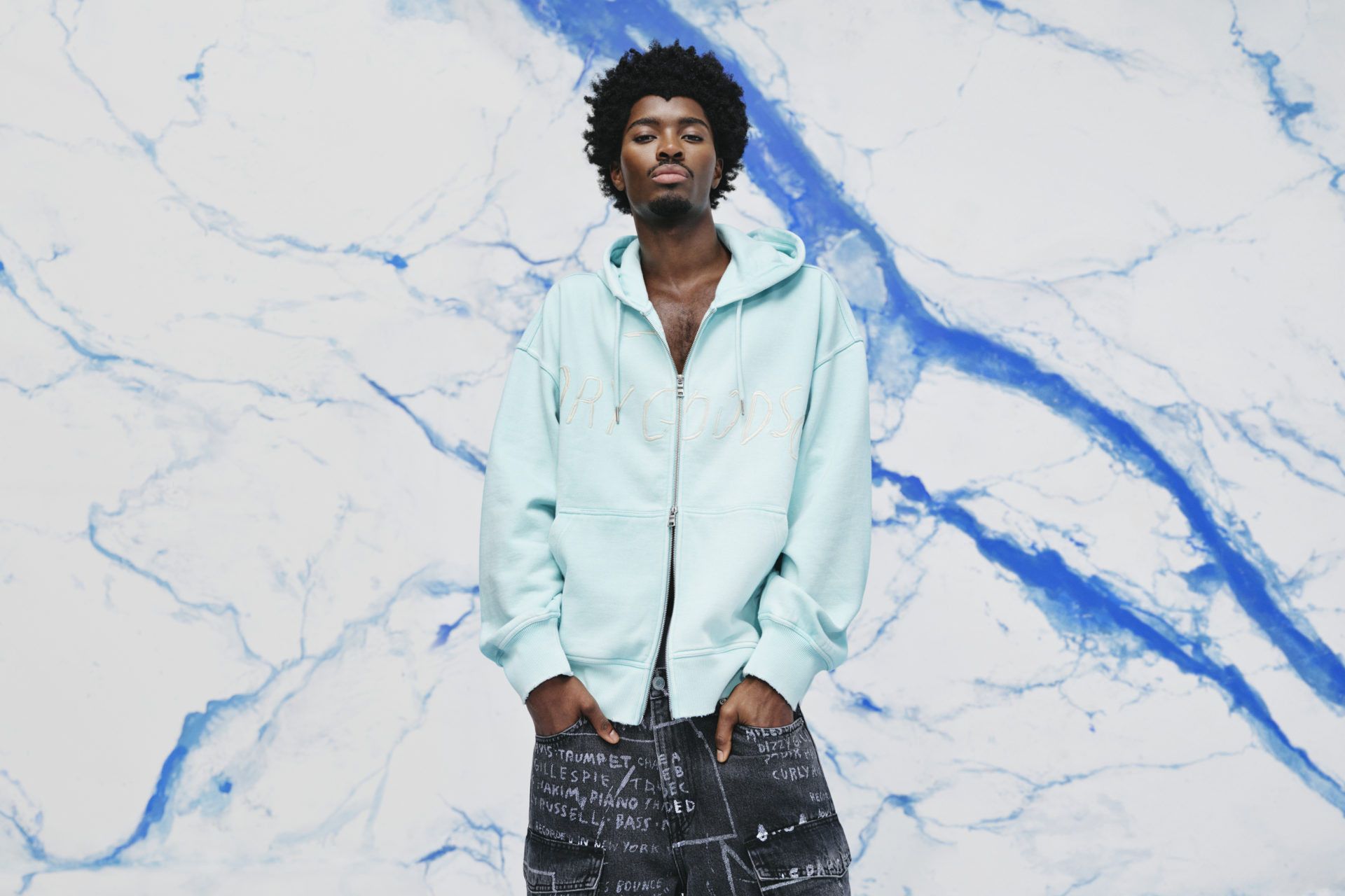 H&M × Jean-Michel Basquiat × Who Decides War Jean-Michel Basquiat Who Decides War H&M Hoodie Zip Oversize Size US M / EU 48-50 / 2 - 13 Thumbnail