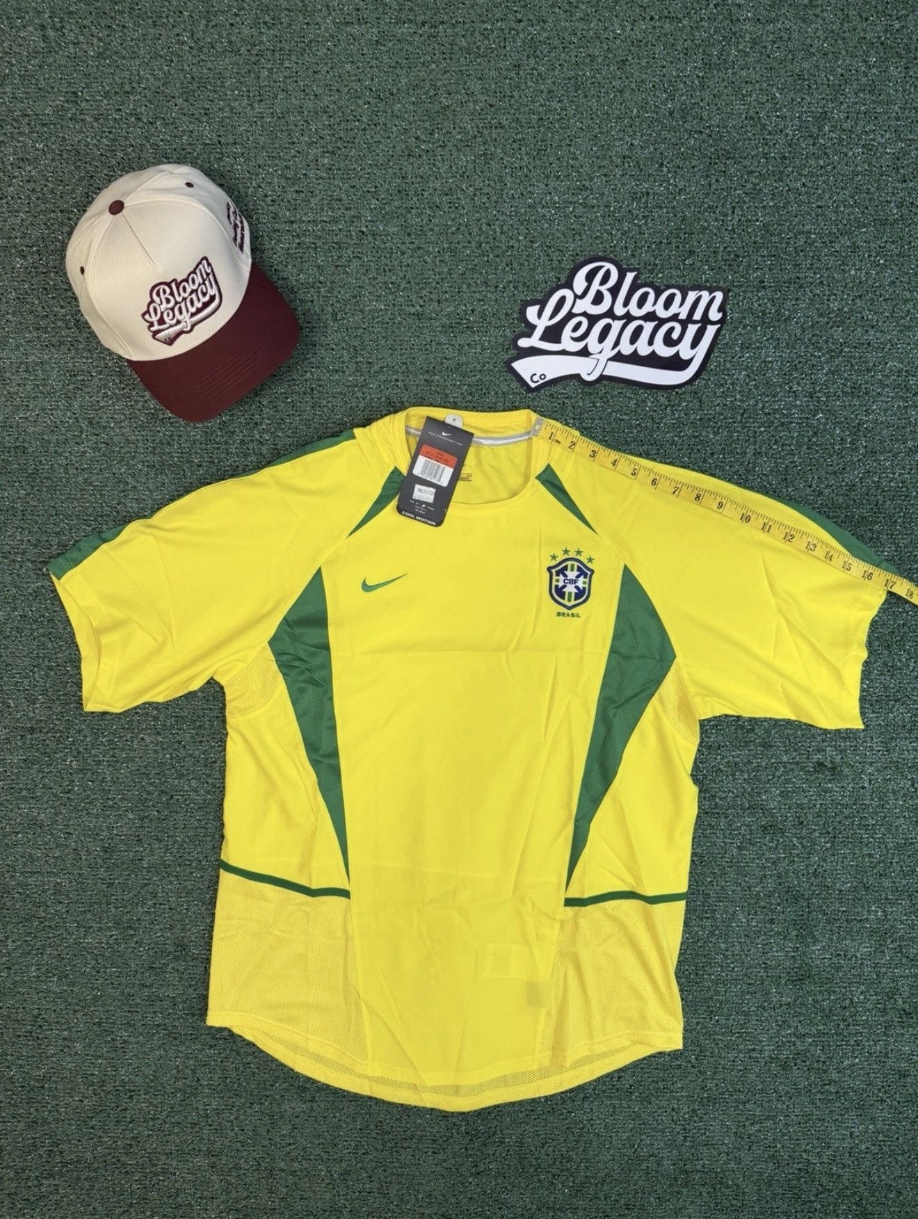 Nike Brazil 2002 Home Shirt - Authentic Nike PLAYER ISSUE - BNWT Size US L / EU 52-54 / 3 - 8 Thumbnail