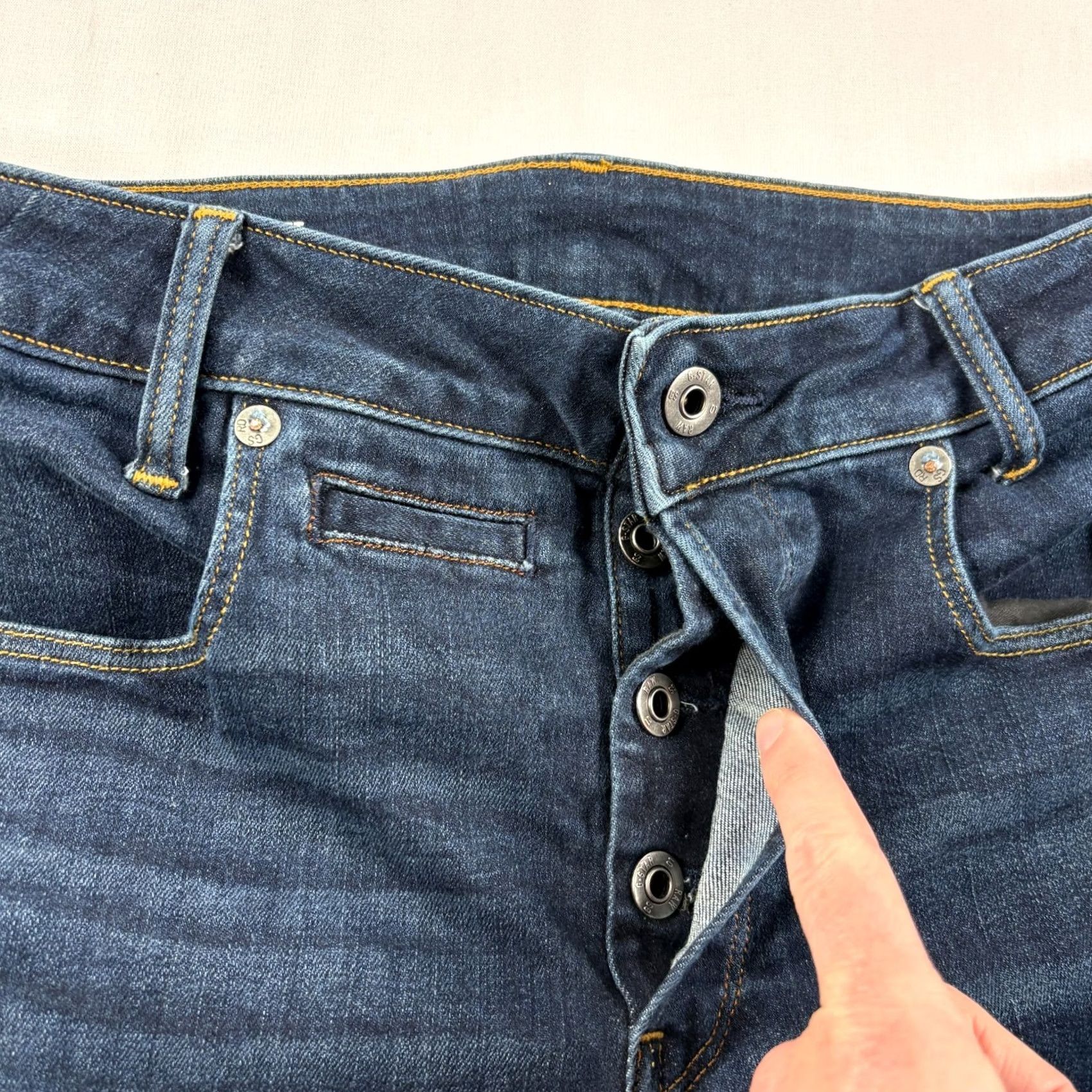 G-Star Item Specifications: Pattern: Straight Wash Size US 32 / EU 48 - 3 Thumbnail