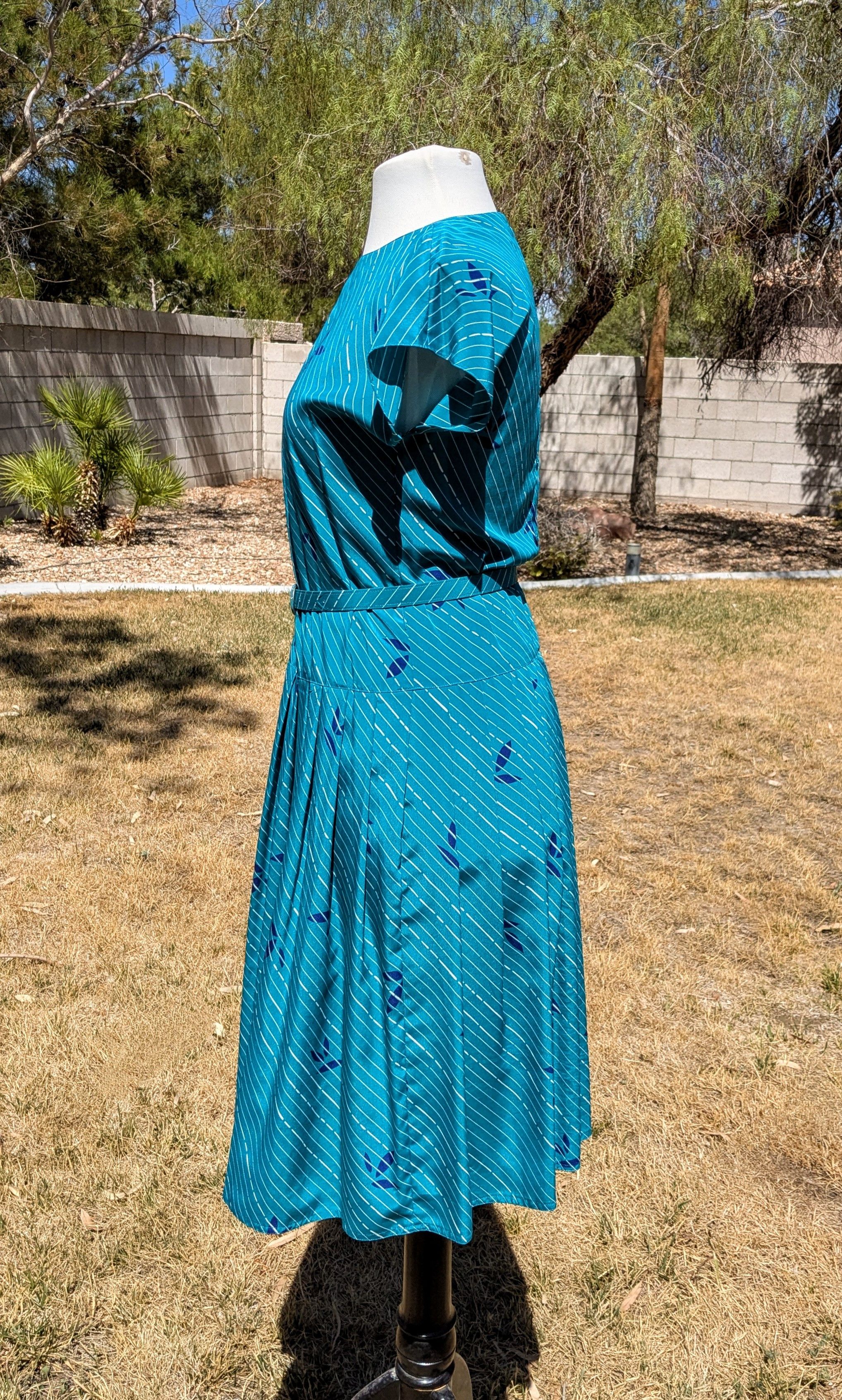 Vintage 1980 Petites for Maggie Fit & Flare Midi Button Back Dress Size XS / US 0-2 / IT 36-38 - 2 Thumbnail