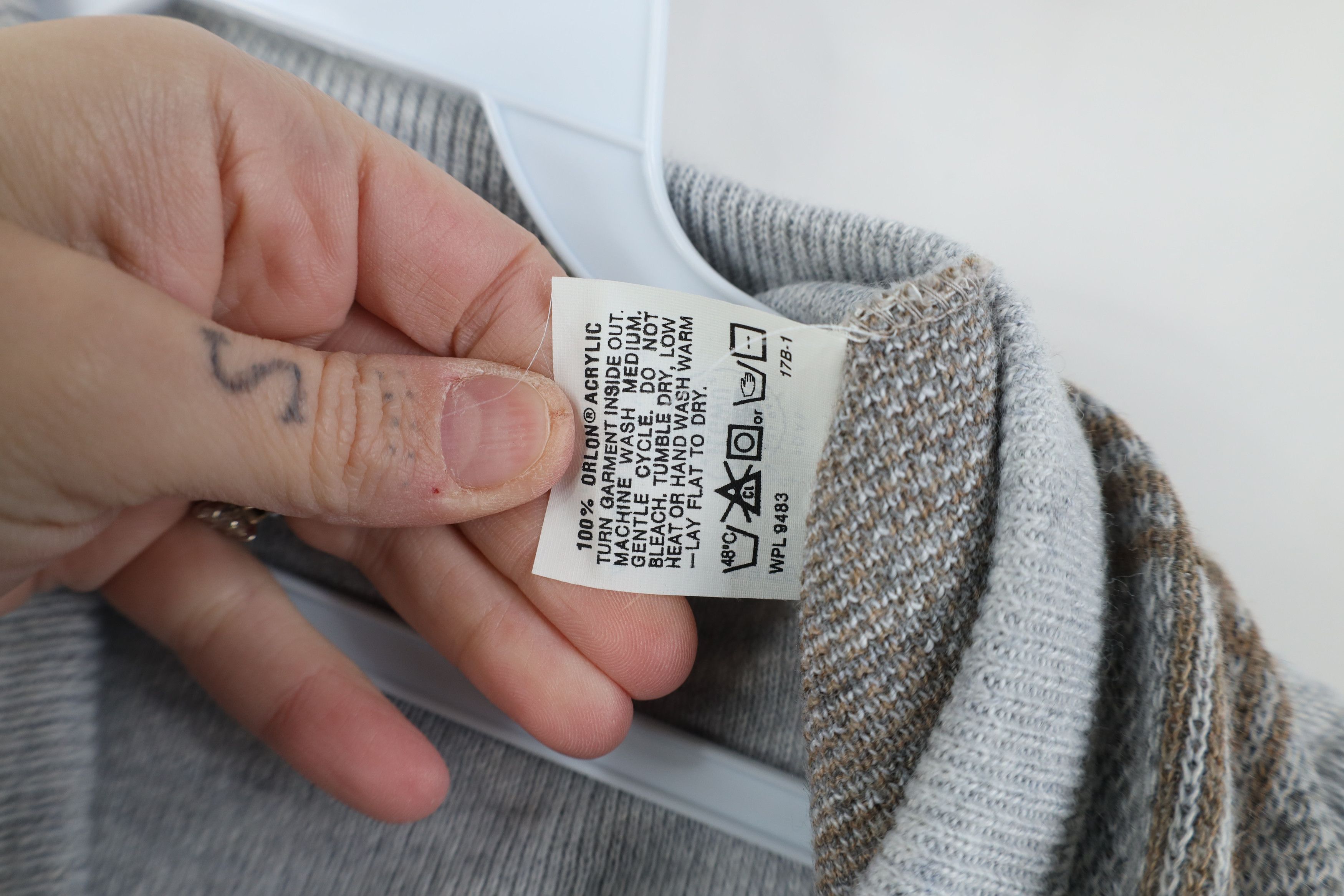 Vintage Vintage 70s Streetwear V-Neck Sweater Vest Gray Plaid USA Size US XXL / EU 58 / 5 - 6 Thumbnail