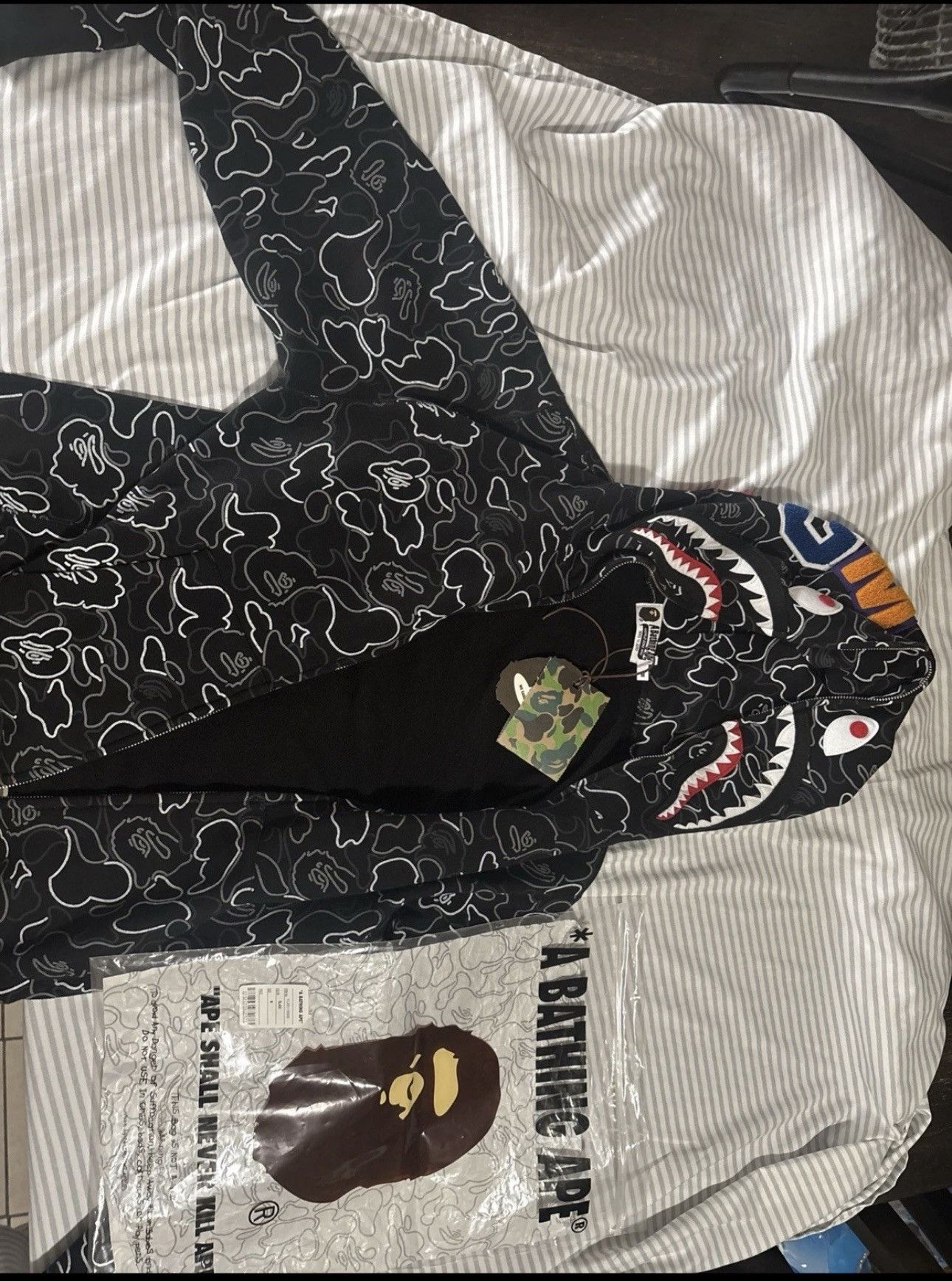 Bape NEON CAMO SHARK FULL ZIP HOODIE MENS Size Medium bag/tag Size US M / EU 48-50 / 2 - 3 Thumbnail