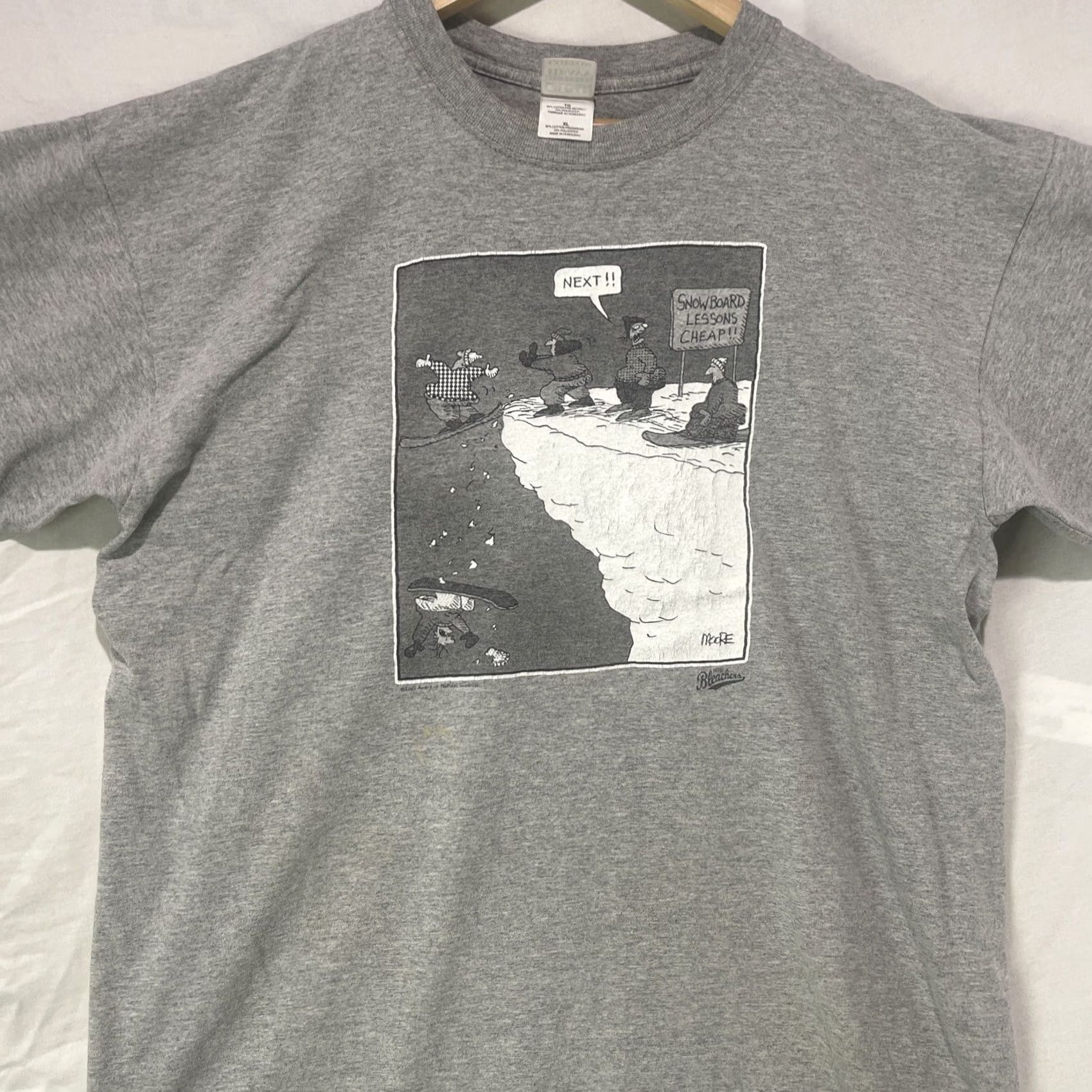 Gildan In The Bleachers Shirt Mens XL Gray Comic Strip Vintage Sandpoint Idaho 2001 Size US XL / EU 56 / 4 - 2 Thumbnail