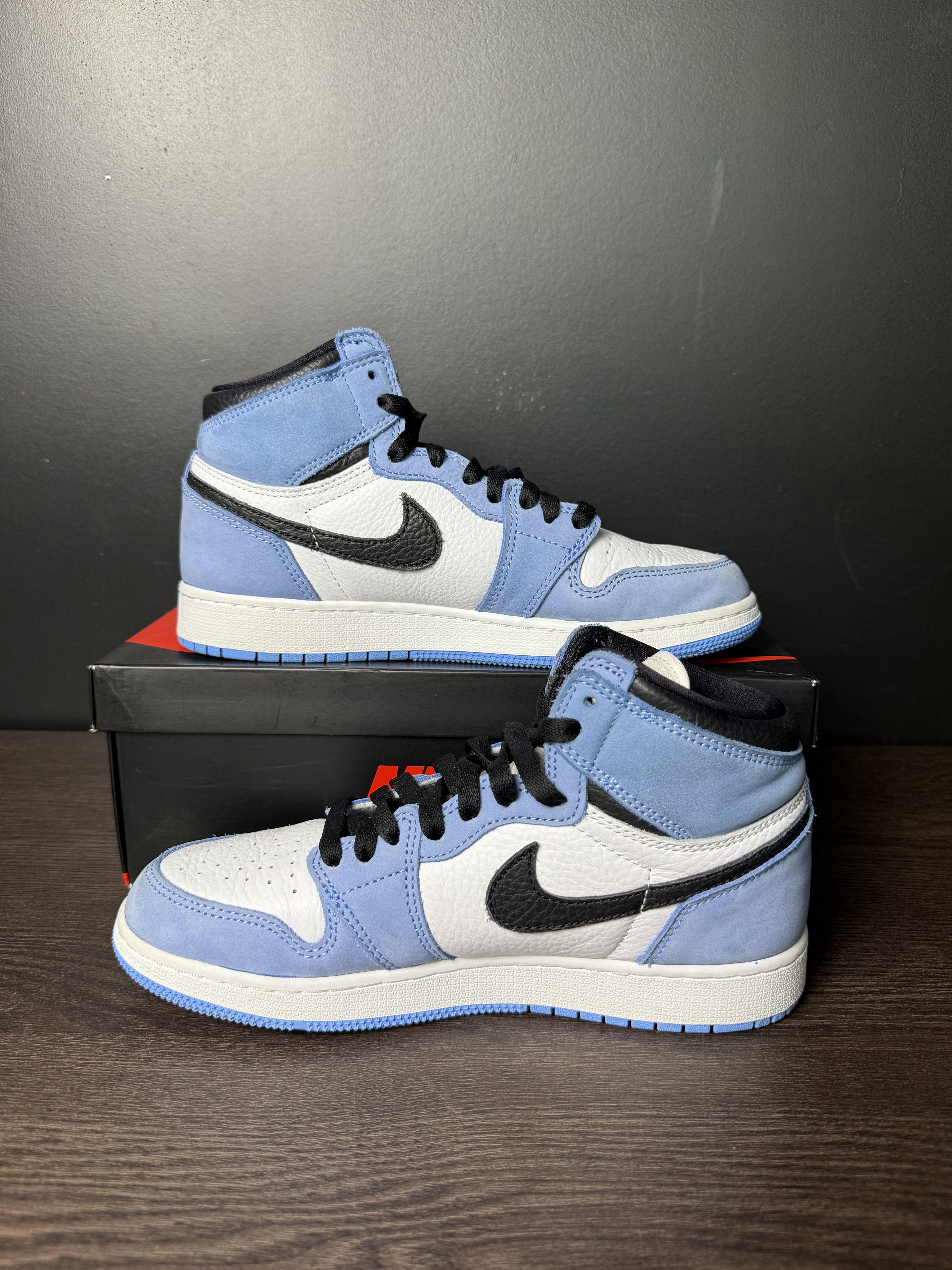 Nike Air Jordan 1 Retro High OG "University Blue" (GS) **PRE-OWNED** - Size 6.5Y (US) Size US 6.5 / EU 39-40 - 2 Thumbnail