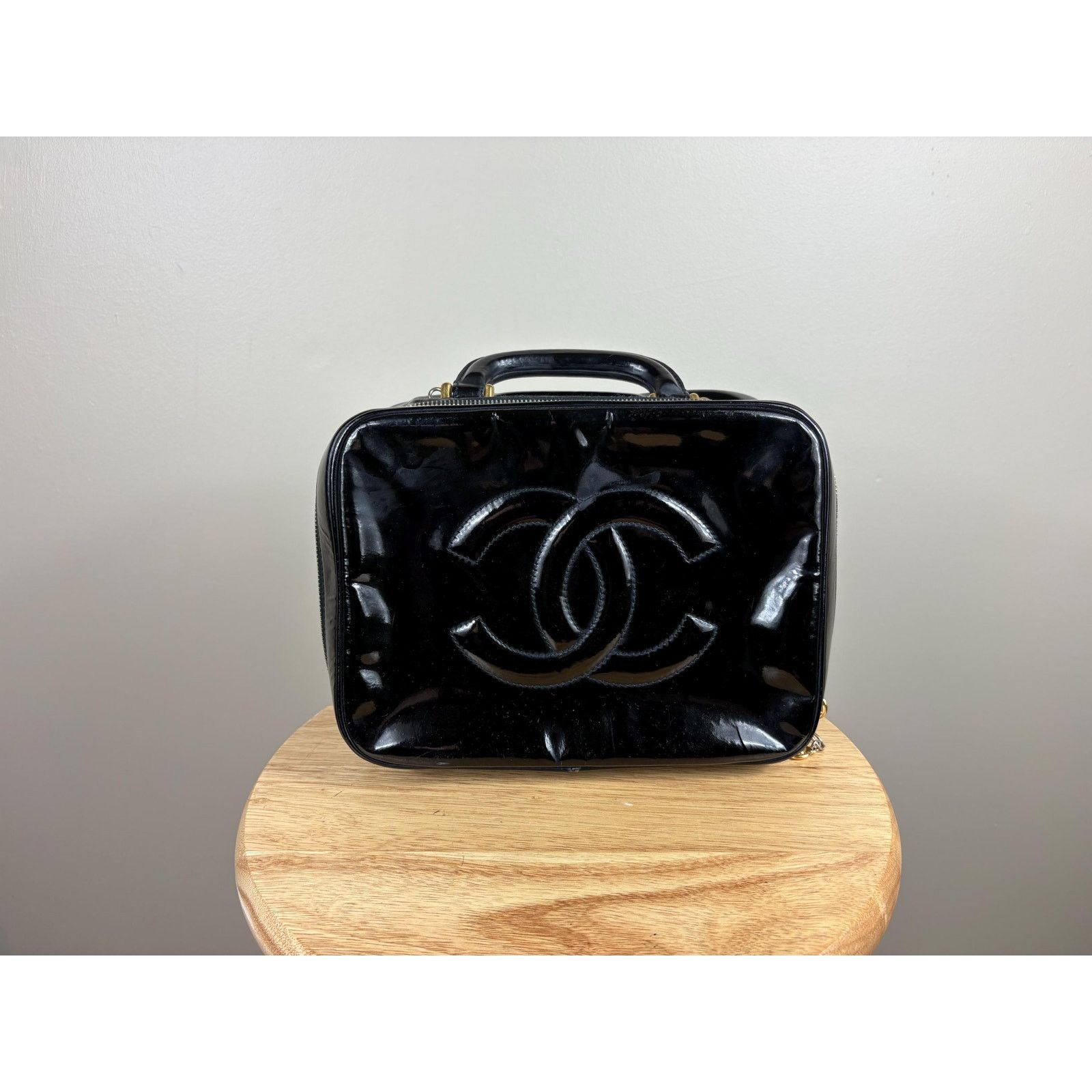 Chanel Authentic Chanel Vintage Patent Leather Black CC Vanity Case Size ONE SIZE - 3 Thumbnail