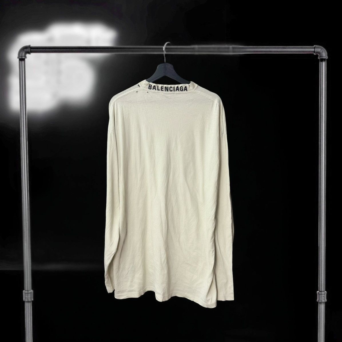 Balenciaga Balenciaga Neck Logo Distressed Long Sleeve T-Shirt Size US L / EU 52-54 / 3 - 1 Thumbnail
