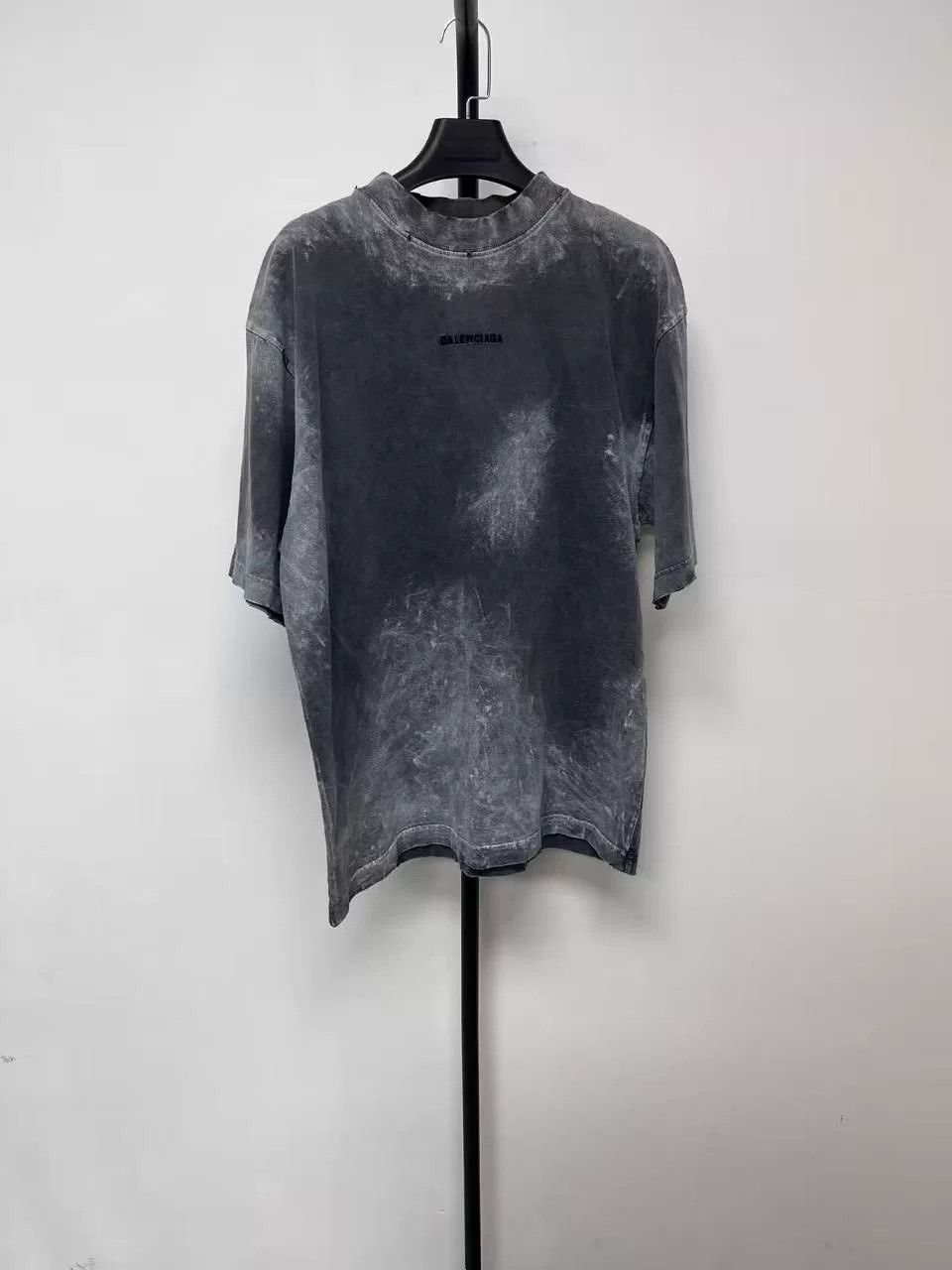Balenciaga Balenciaga Logo Embroidered Crewneck T-Shirt Men's Size US S / EU 44-46 / 1 - 1 Thumbnail