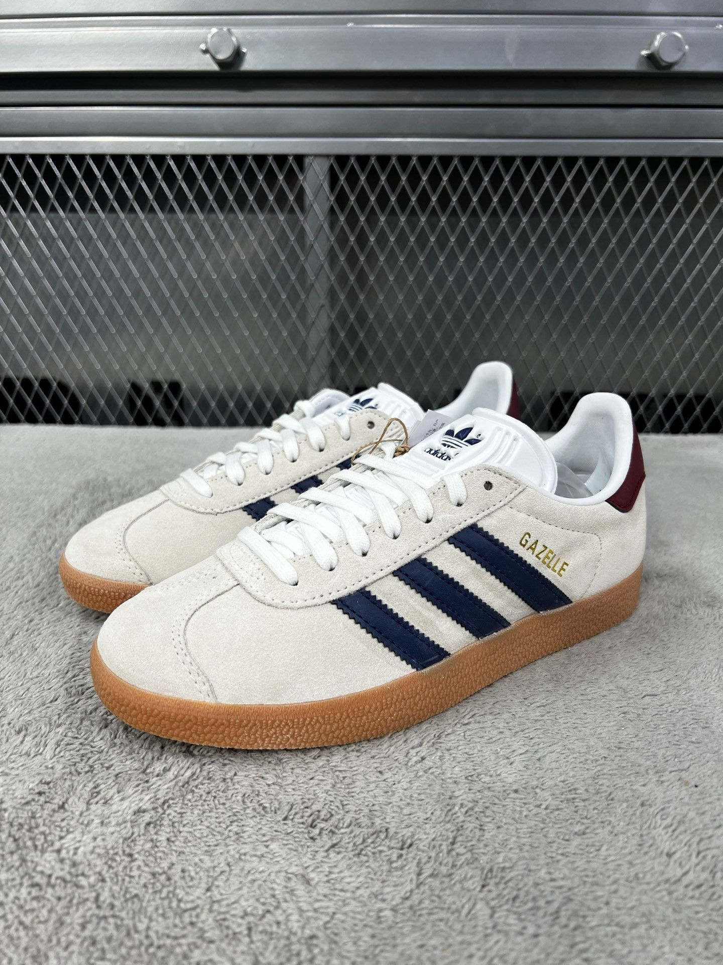Adidas Adidas Beige Lowtop Sneakers 36 Men Size US 5 / EU 37 - 1 Thumbnail