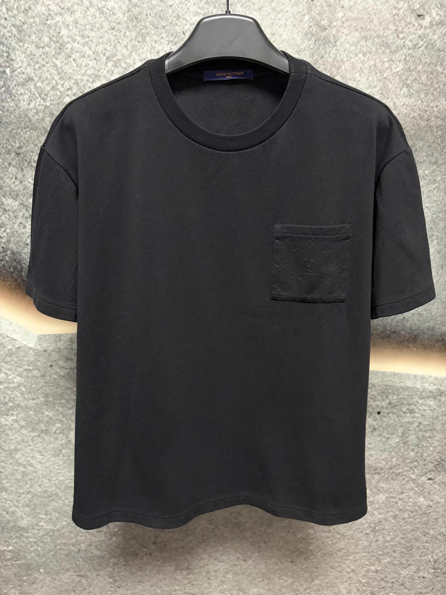 Louis Vuitton LV short-sleeve T-shirt black XL Italian like new Size US XL / EU 56 / 4 - 1 Thumbnail