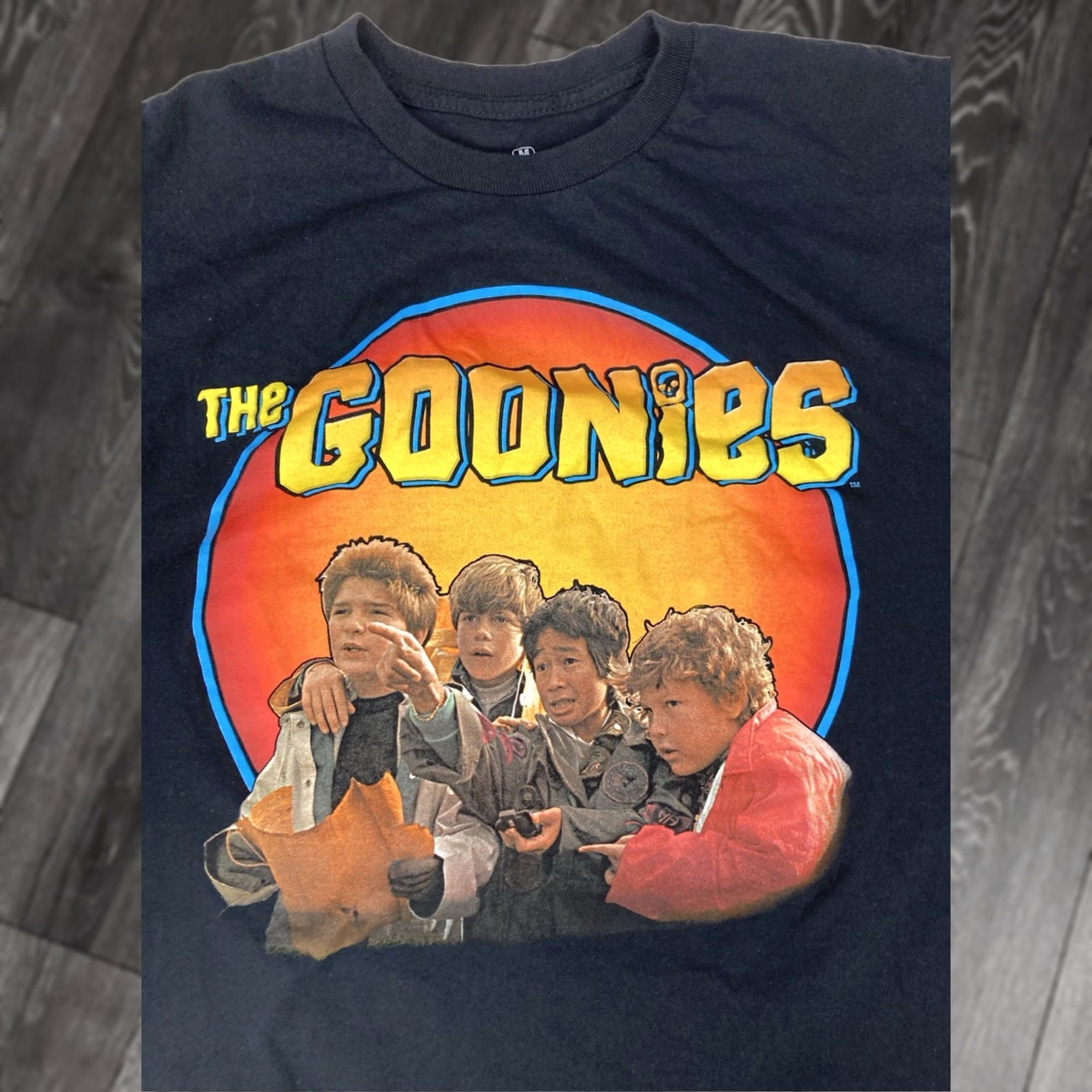 Vintage VINTAGE The Goonies Graphic T-shirt Women Medium Black Short Sleeve Size M / US 6-8 / IT 42-44 - 1 Thumbnail