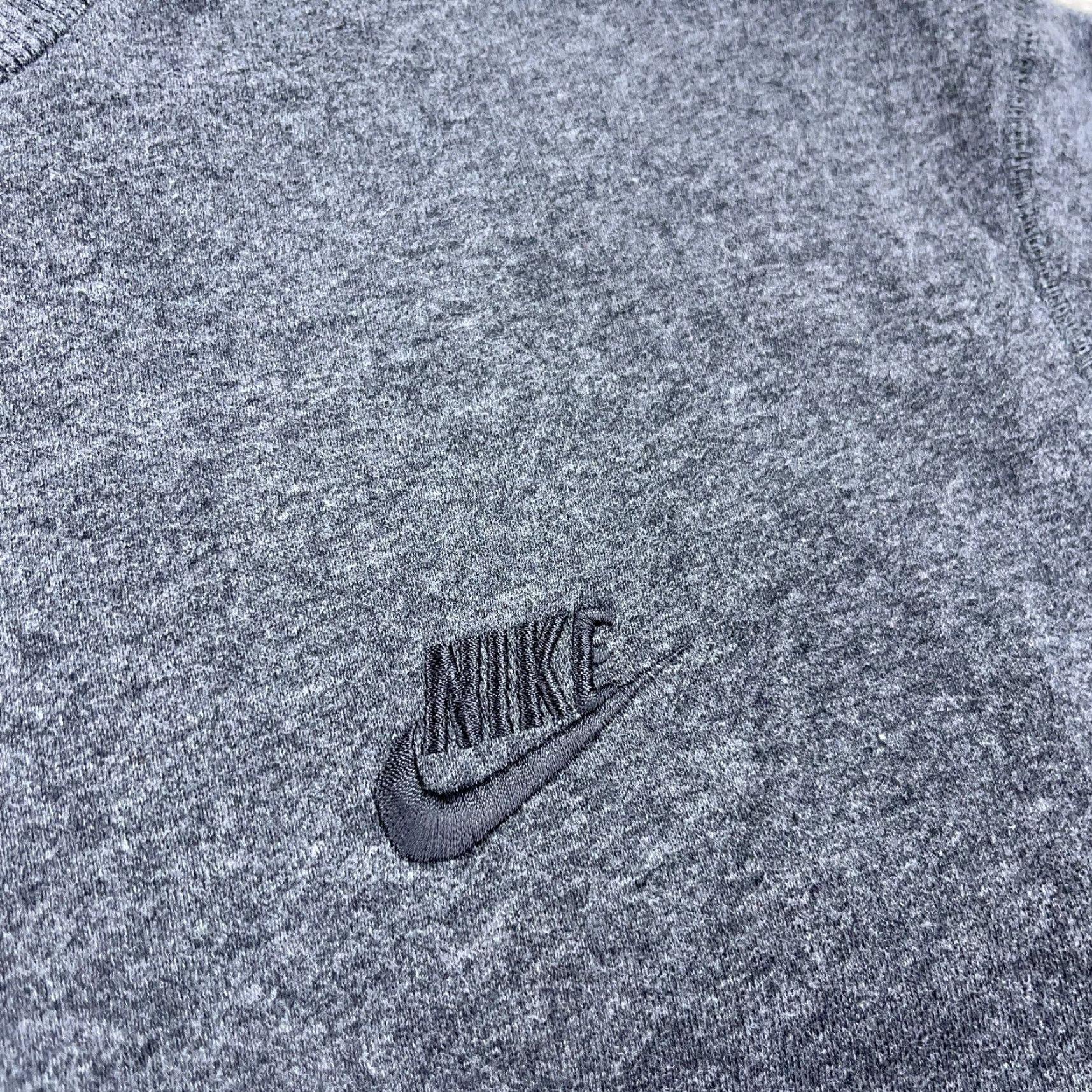 Nike VINTAGE Nike Sweatshirt Men XL Gray Crewneck Sneaker Swoosh 00s Heather All Seasons Pullover Pockets Size US XL / EU 56 / 4 - 4 Thumbnail