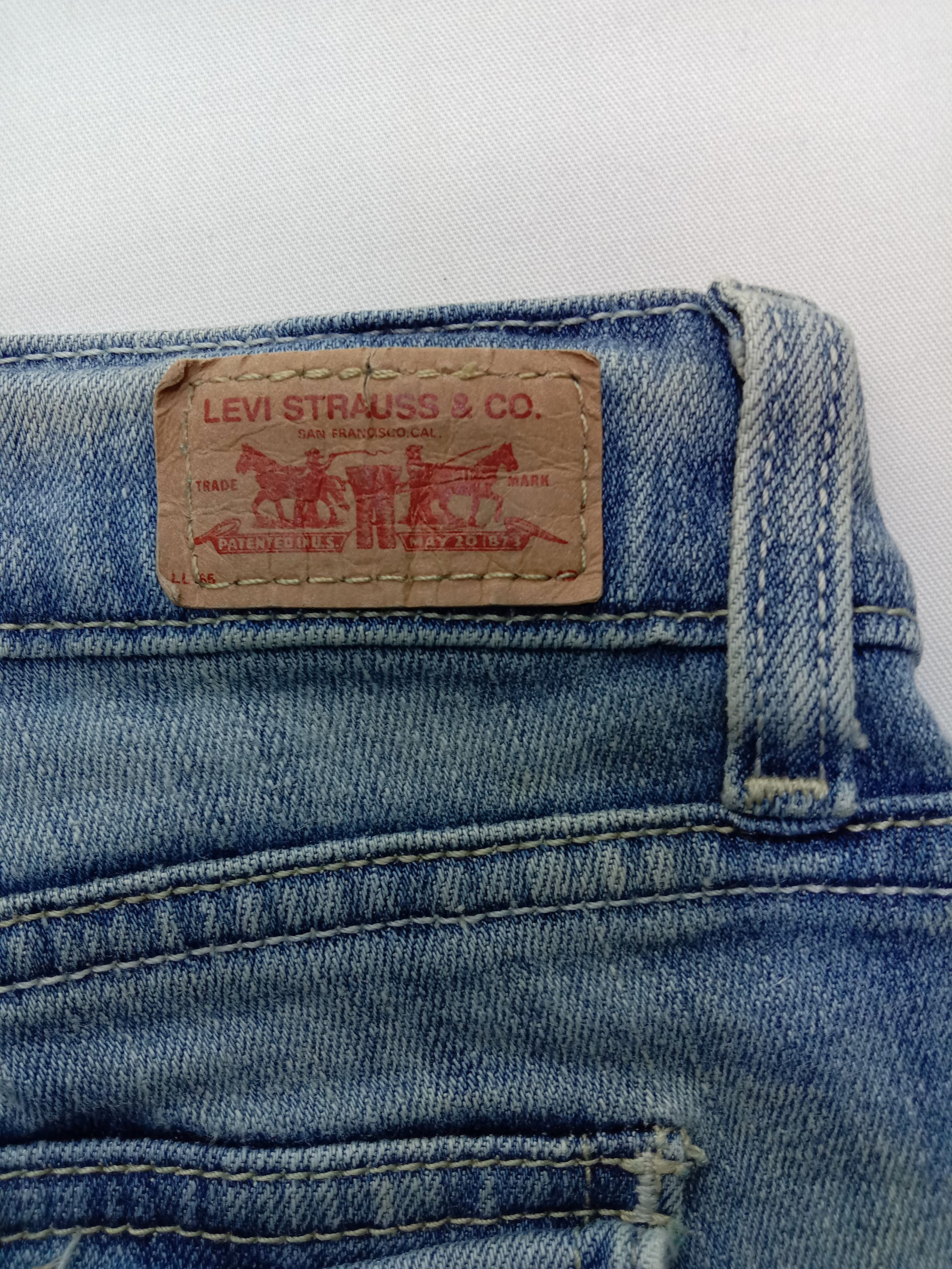 Levi's Vintage Levi's 524 Flare Jeans Faded Blue Denim Size 30" / US 8 / IT 44 - 15 Thumbnail