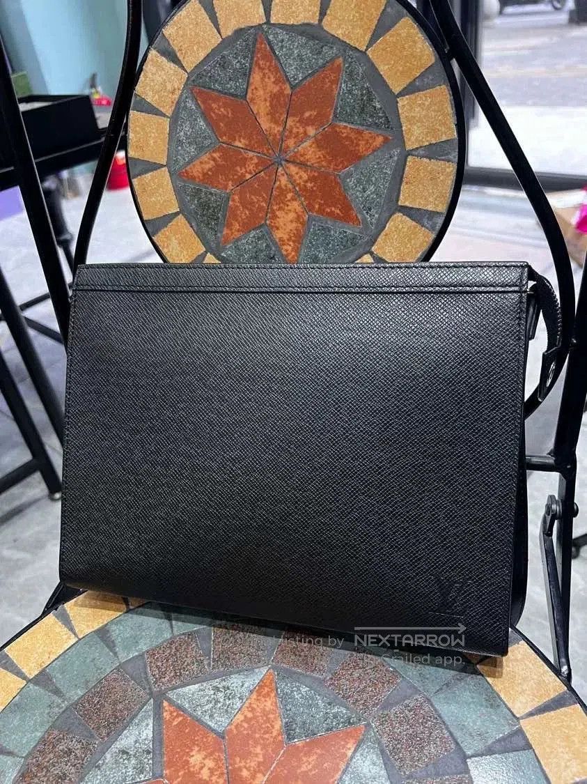 Louis Vuitton Louis Vuitton Pochette Voyage Clutch. Size ONE SIZE - 3 Thumbnail