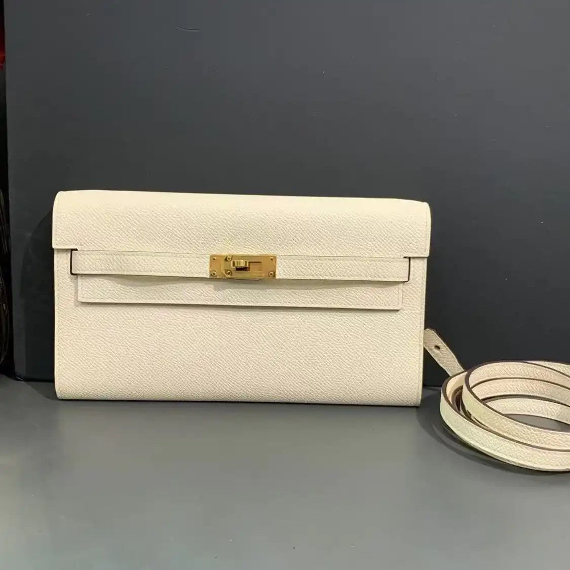Hermes Hermes Kelly To Go 20 milkshake white Epsom cowhide leather crossbody bag gold h Size ONE SIZE - 1 Thumbnail