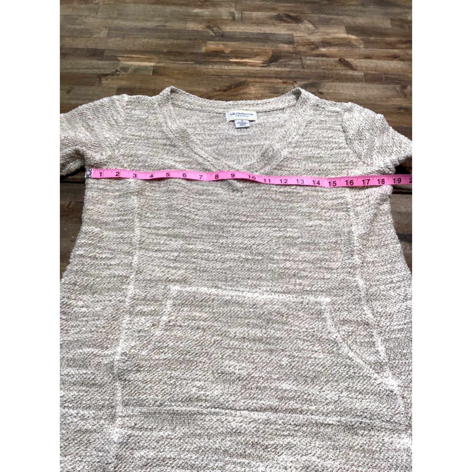 Liz Claiborne Liz Claiborne Weekend Sweater Women M V-Neck 3/4 Sleeve Pullover Ivory Knit Kangaroo Pocket Side Slits Gold Threading Pullover Casual Travel Beachy Size M / US 6-8 / IT 42-44 - 4 Thumbnail