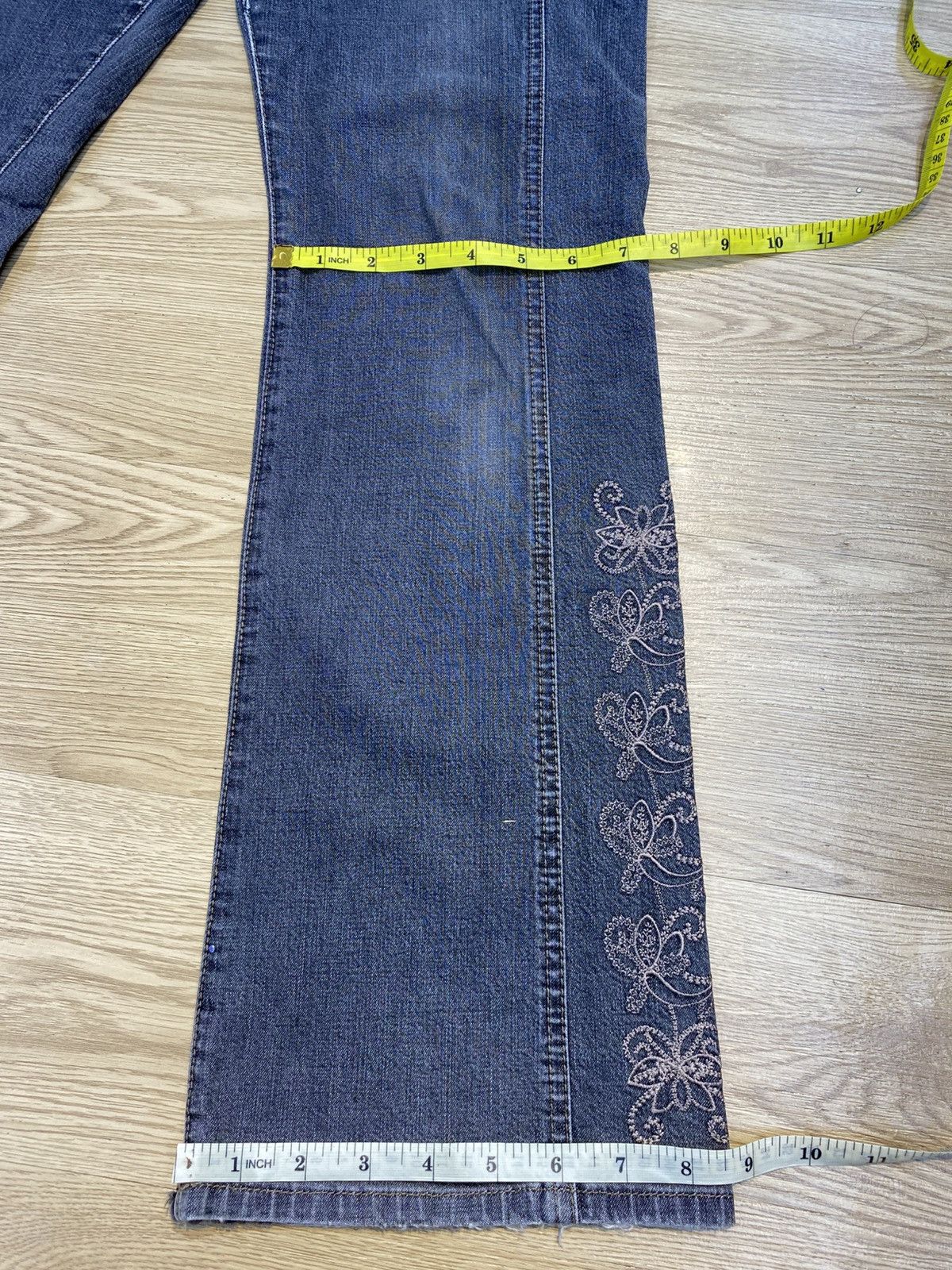Japanese Brand Vintage Japanese Brand Embroidery Flaired Jeans Size US 29 - 17 Thumbnail