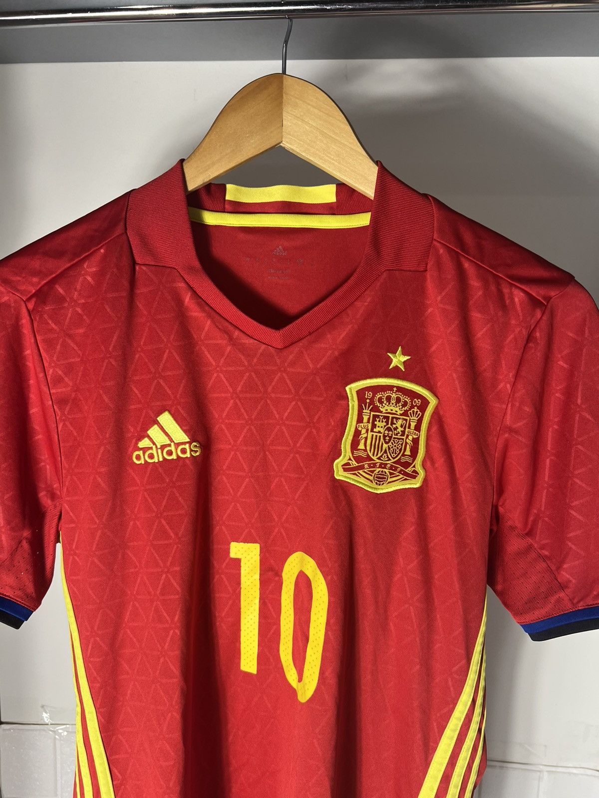 Adidas VINTAGE ADIDAS SPAIN SOCCER JERSEY RETRO BARCELONA Y2K 90s Size US S / EU 44-46 / 1 - 3 Thumbnail