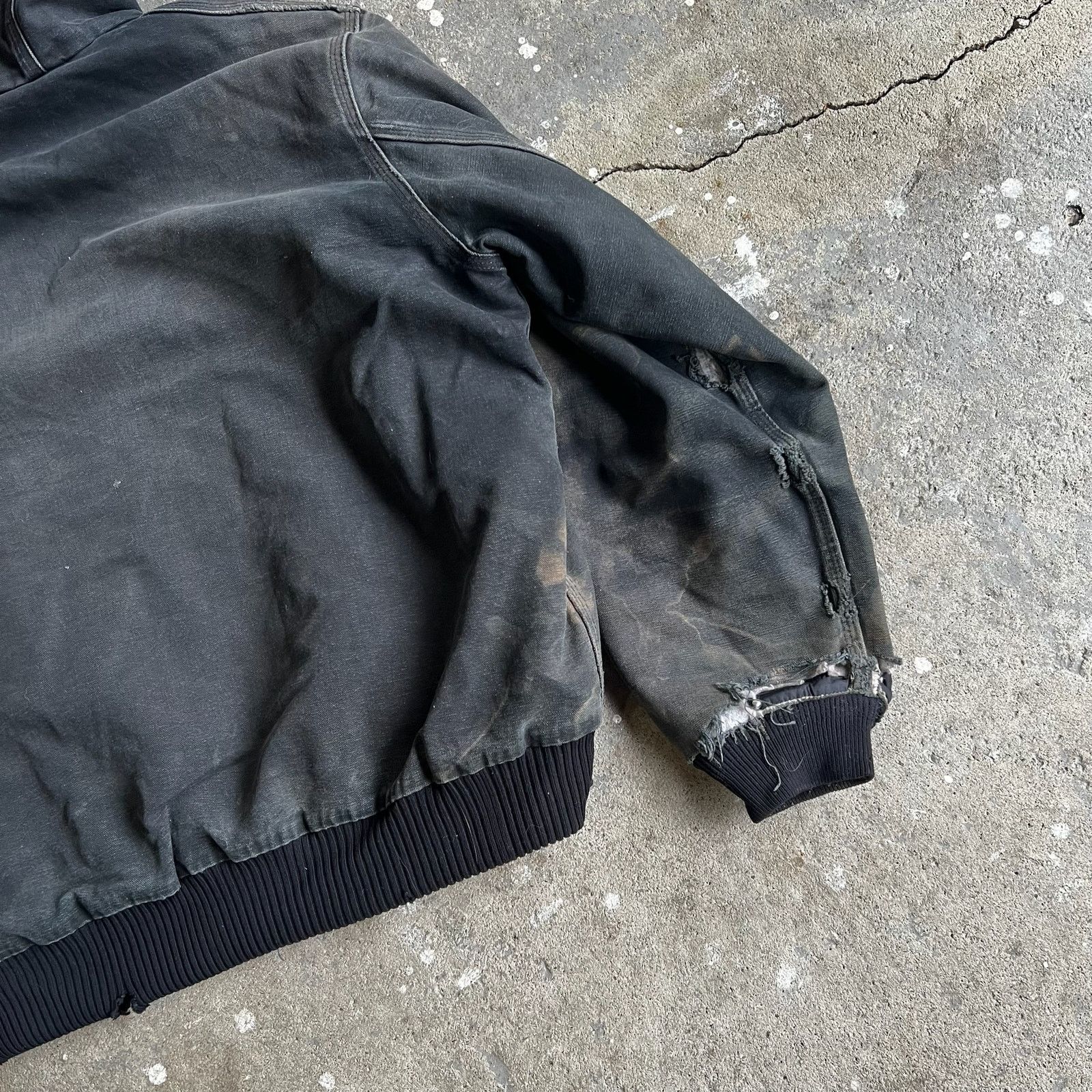 Carhartt × Vintage Carhartt J130 BLK black faded hooded work wear jacket Size US M / EU 48-50 / 2 - 9 Thumbnail