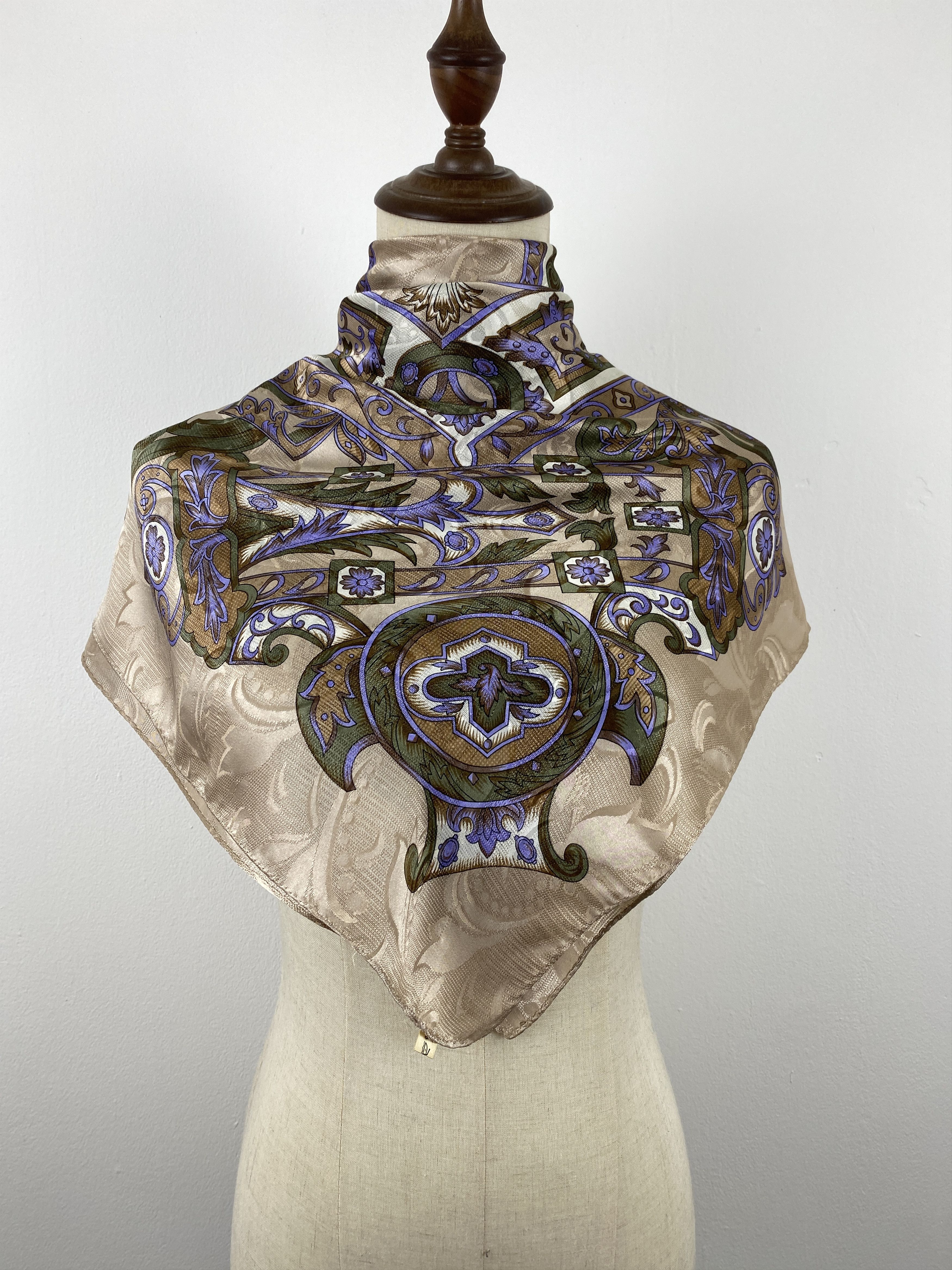 Japanese Brand Vintage Japanese Brand Silk Scarf SN0132 Size ONE SIZE - 1 Thumbnail