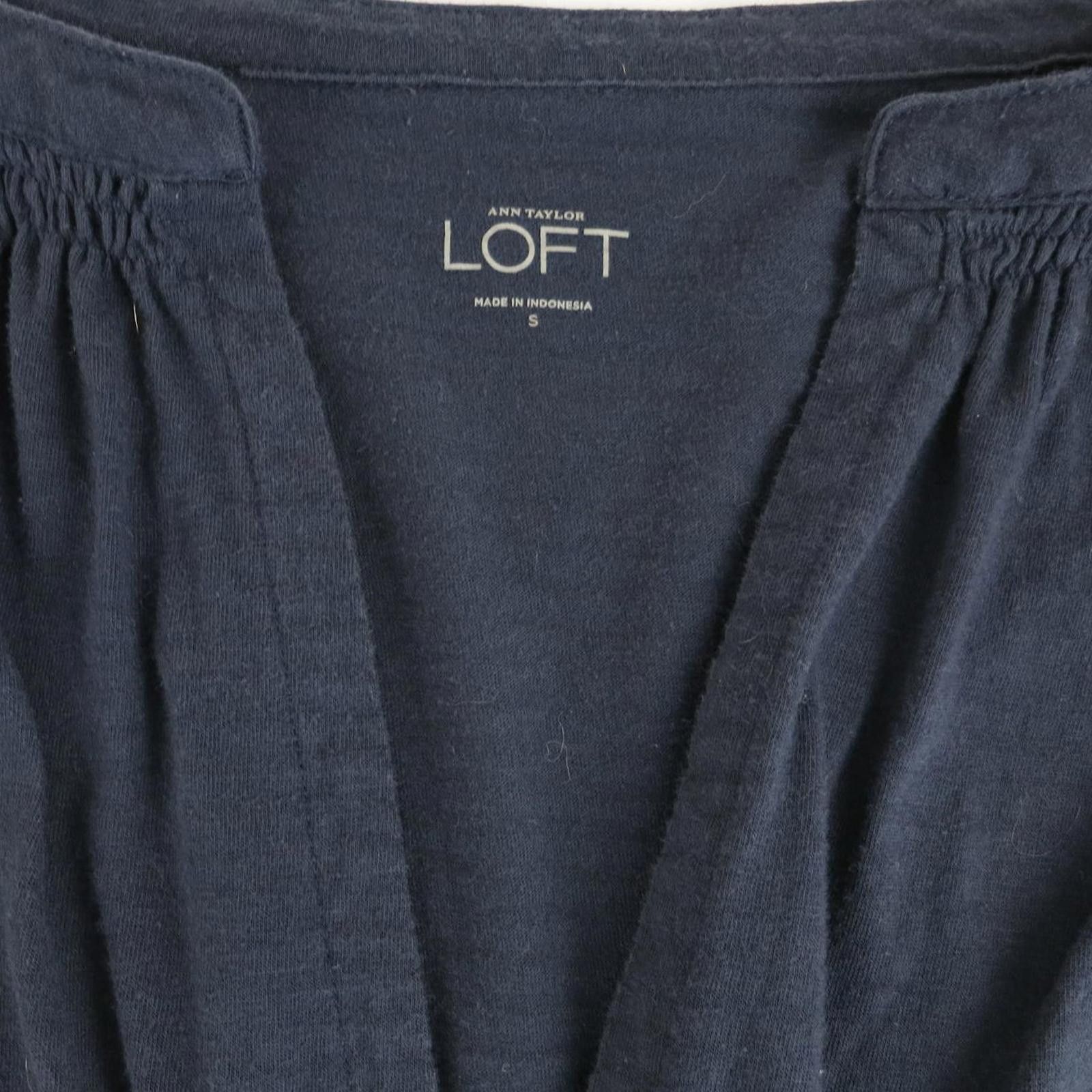 Other Ann Taylor LOFT Navy Blue Long Sleeve V-Neck Top Size S Size S / US 4 / IT 40 - 2 Thumbnail
