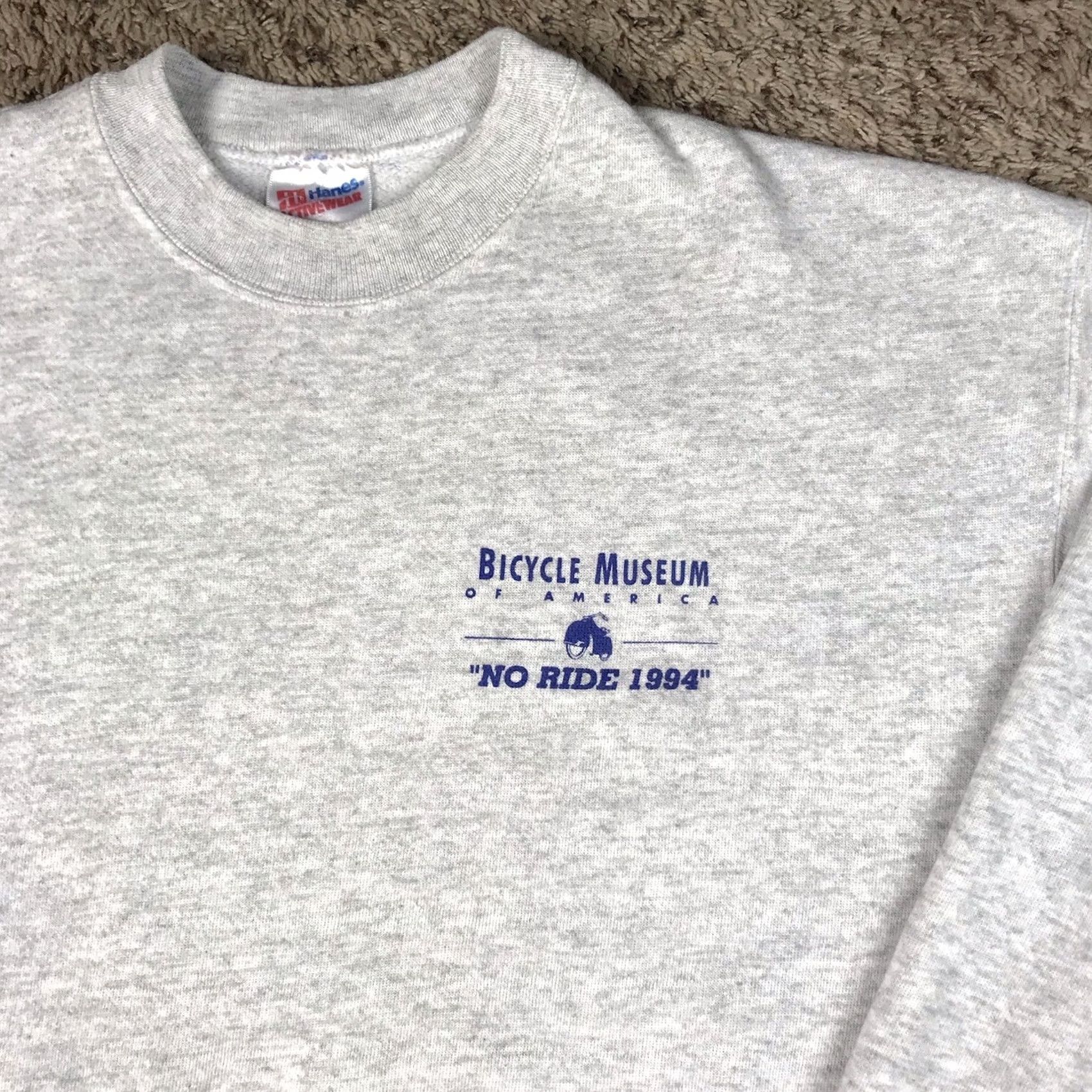 Hanes VINTAGE Bicycle Museum Of America 1994 Gray Crewneck Sweatshirt Large Hanes Activewear Mens 90s Graphic Print Size US L / EU 52-54 / 3 - 4 Thumbnail