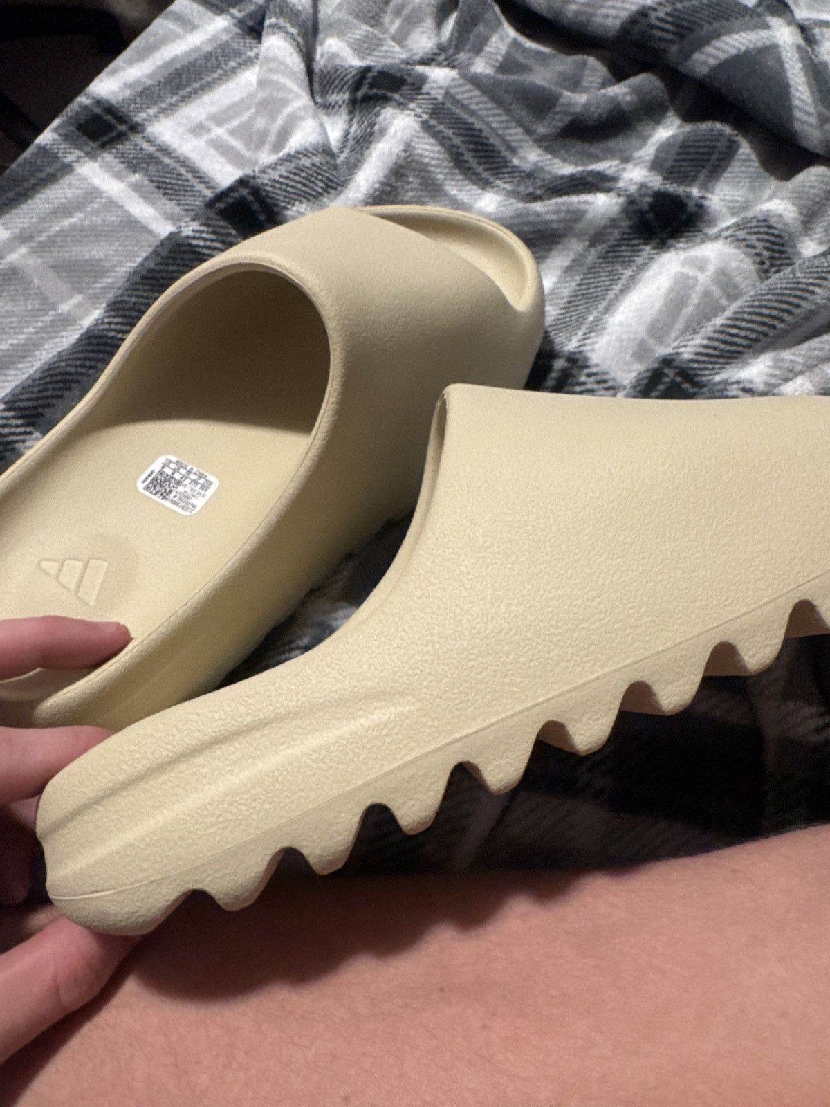 Adidas Addidas Yeezy Slide Bone 9 never worn Size US 9 / EU 42 - 3 Thumbnail