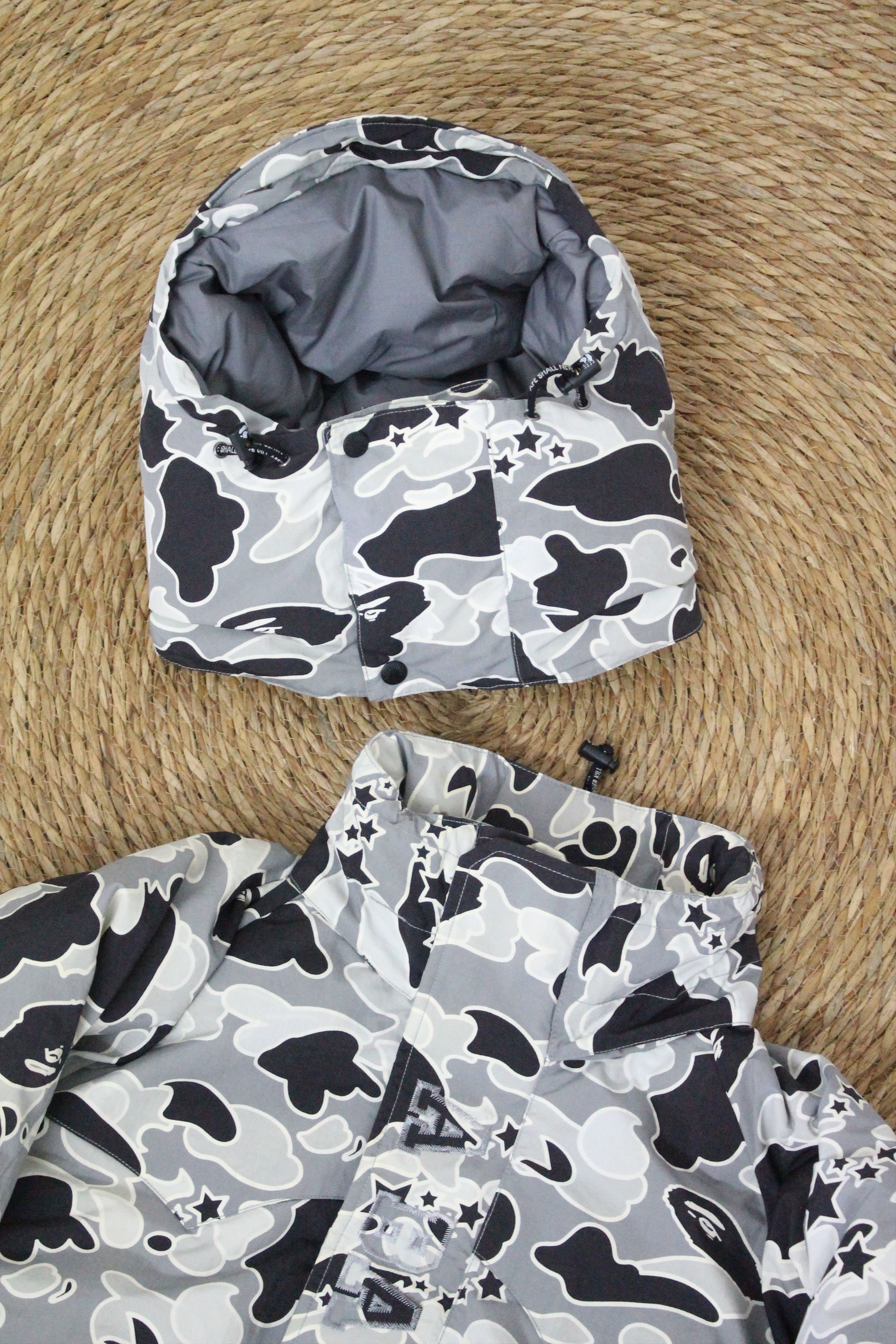 Bape Vintage OG BAPE Camouflage Snowboard Jacket Size US L / EU 52-54 / 3 - 18 Thumbnail