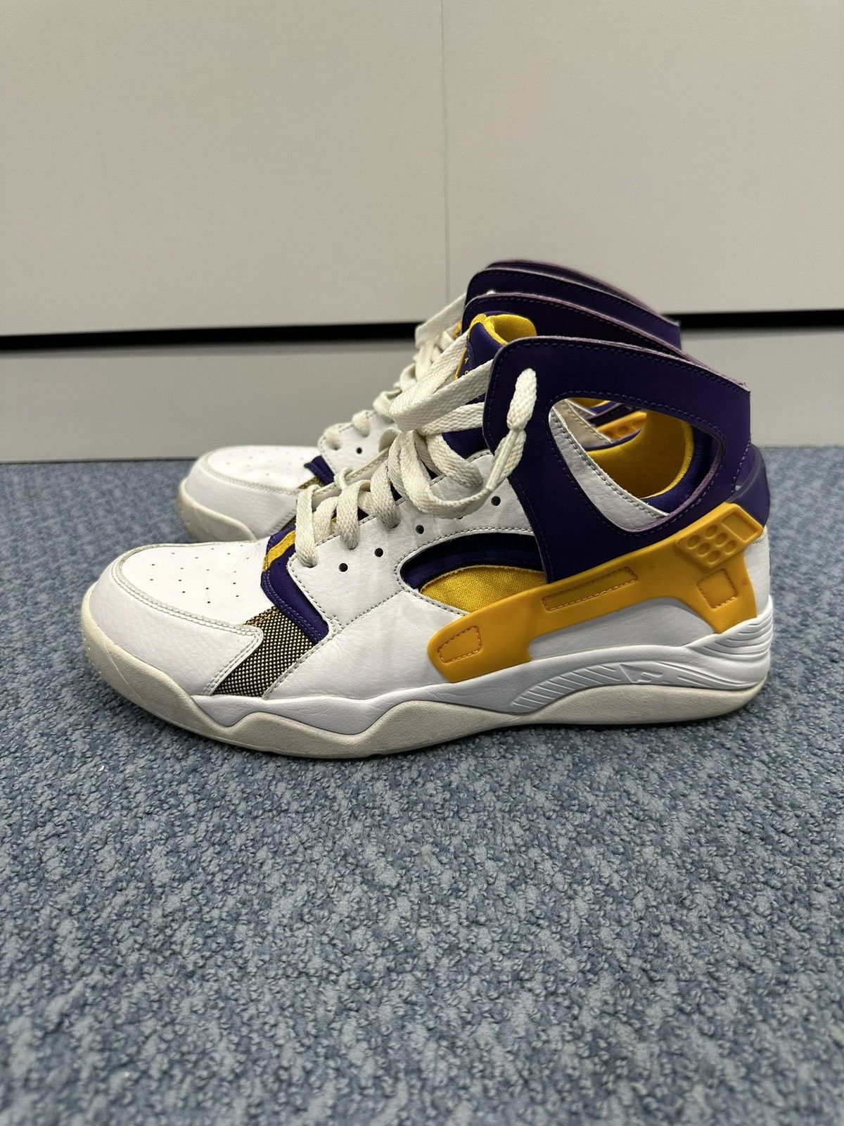 Nike NIKE AIR FLIGHT HUARACHE ‘OG’ Size US 10.5 / EU 43-44 - 1 Thumbnail
