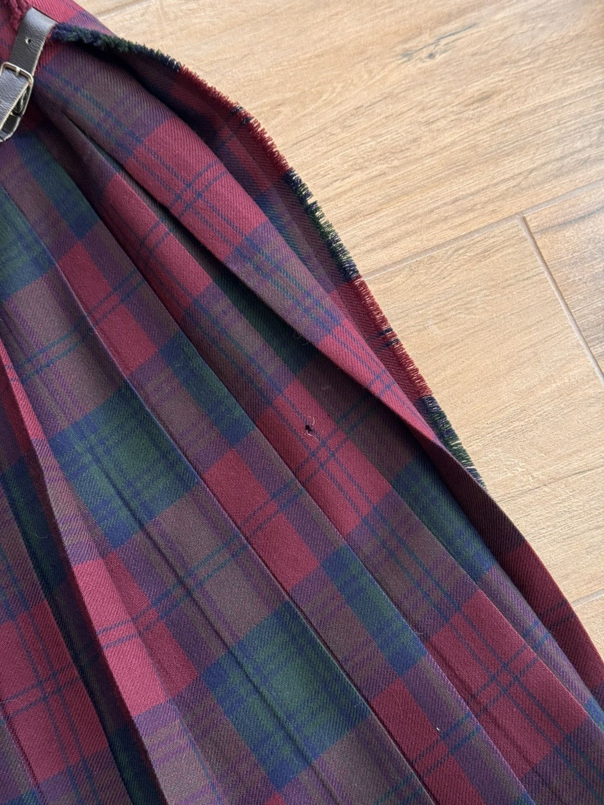 Pringle Of Scotland × Vintage Vintage Pringle of Scotland Tartan Red Wall Skirt Kilt Size 30" / US 8 / IT 44 - 9 Thumbnail
