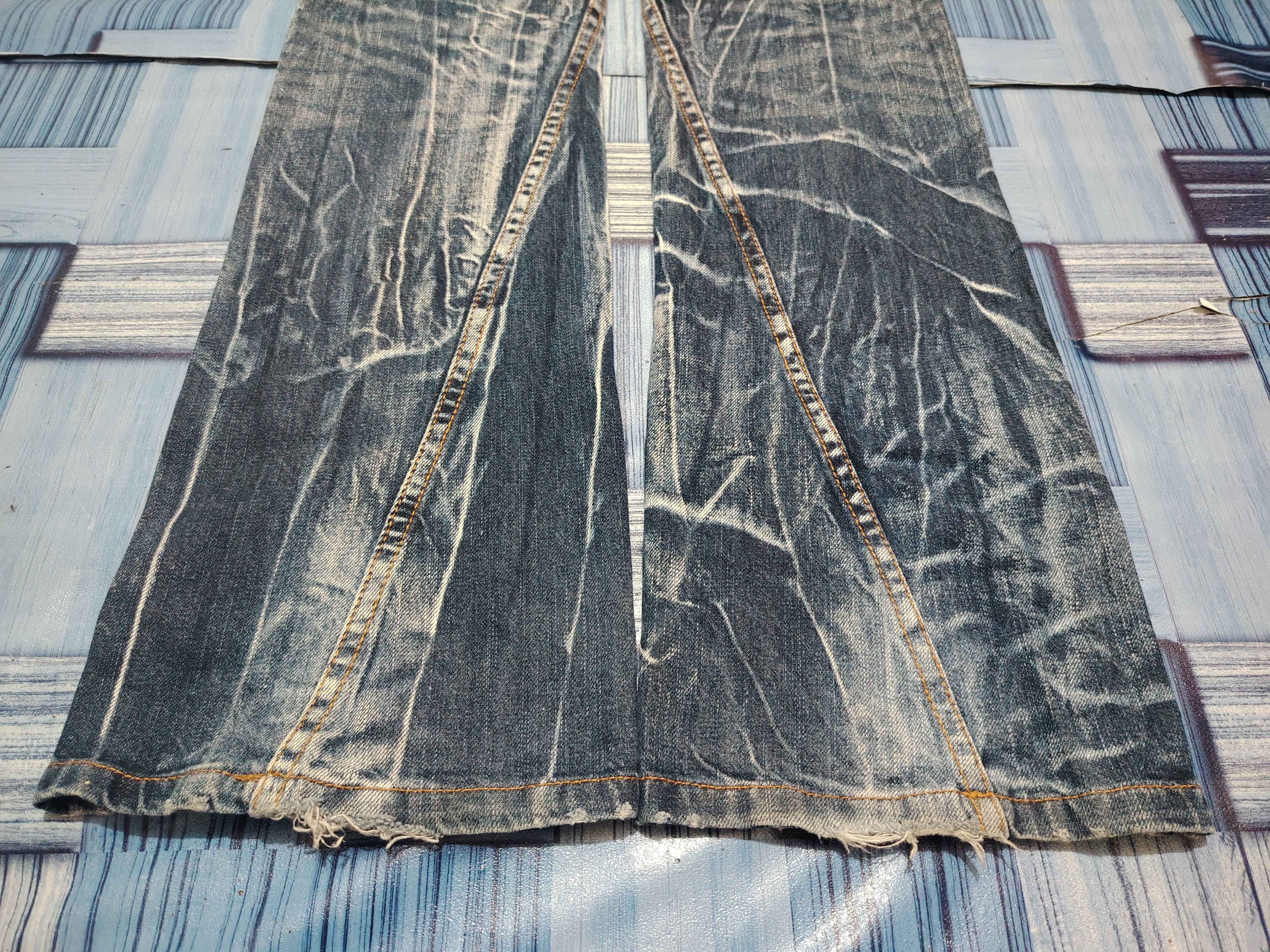 Who Decides War Japanese Antful Jeans Distressed Clawmark Flared Jeans Size US 29 - 18 Thumbnail