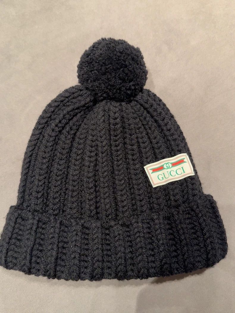 Gucci Black Knitted Beanie Hat with Pom Pom - dmc