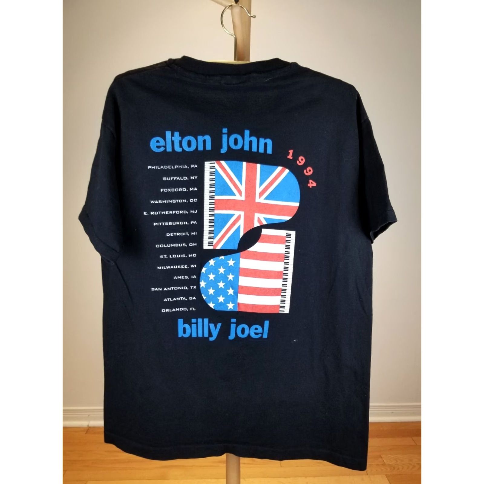 Vintage VINTAGE Elton John & Billy Joel Rock Tour Black T-SHIRT XLARGE MINTY Shirt Mens XL Black 1994 Rock Tour Vintage 90s Concert tee Size US XL / EU 56 / 4 - 4 Thumbnail